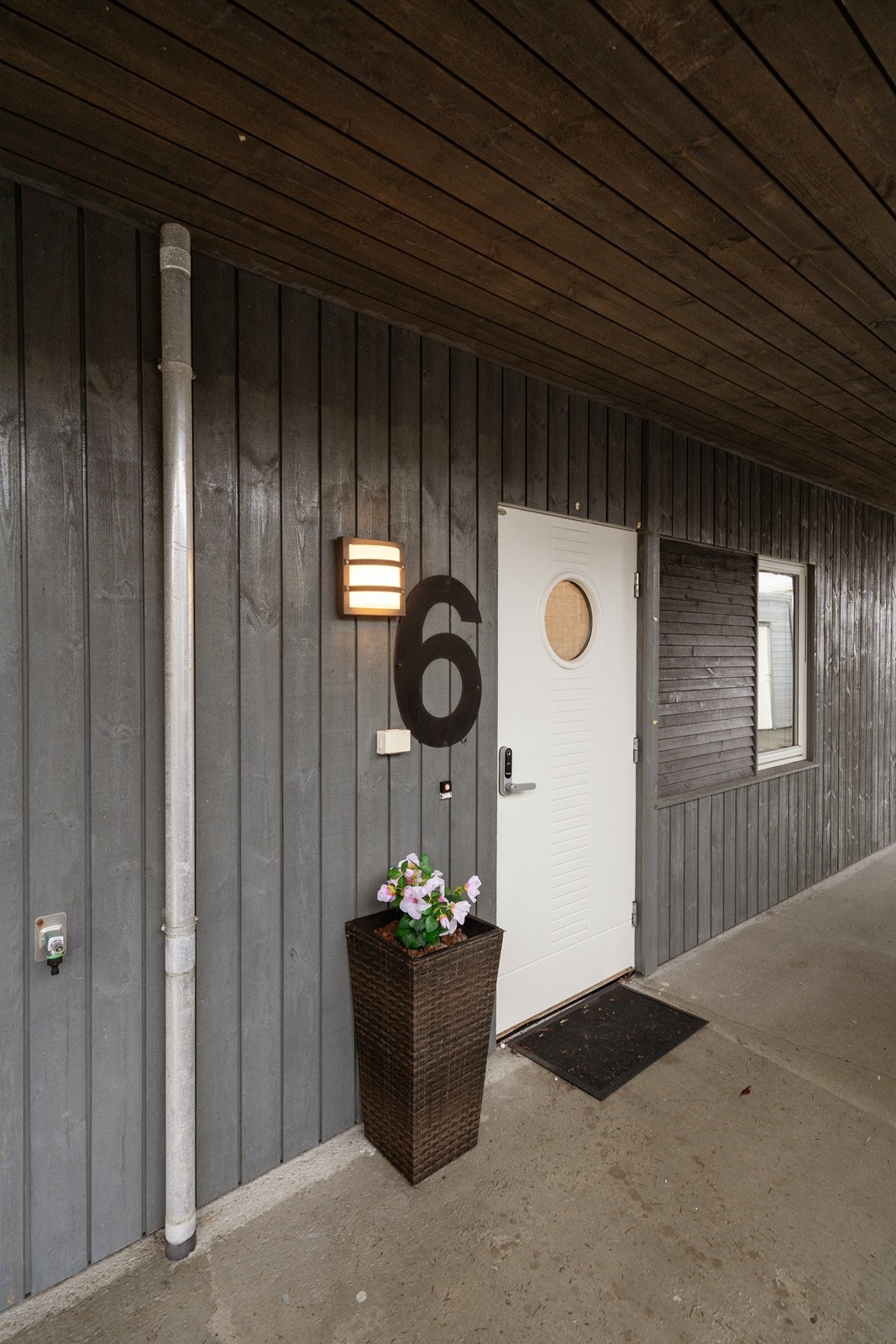 Trappefri hovedinngang. Galleribilde