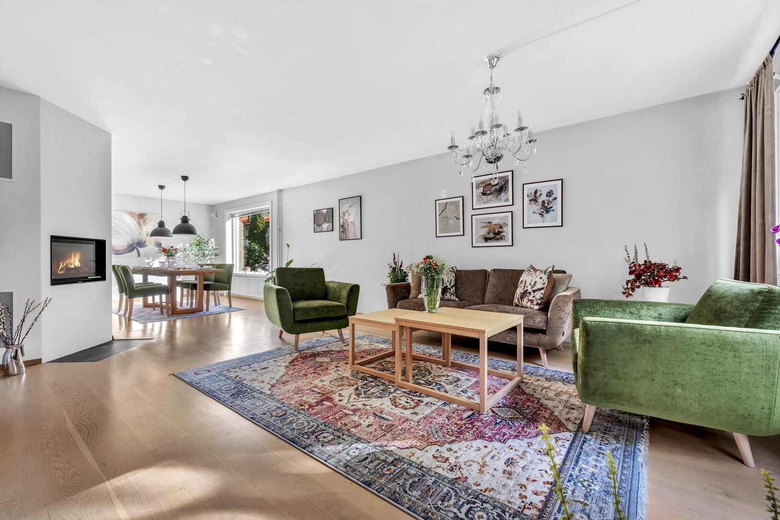 Stuen byr på gode møbleringsmuligheter! Galleribilde