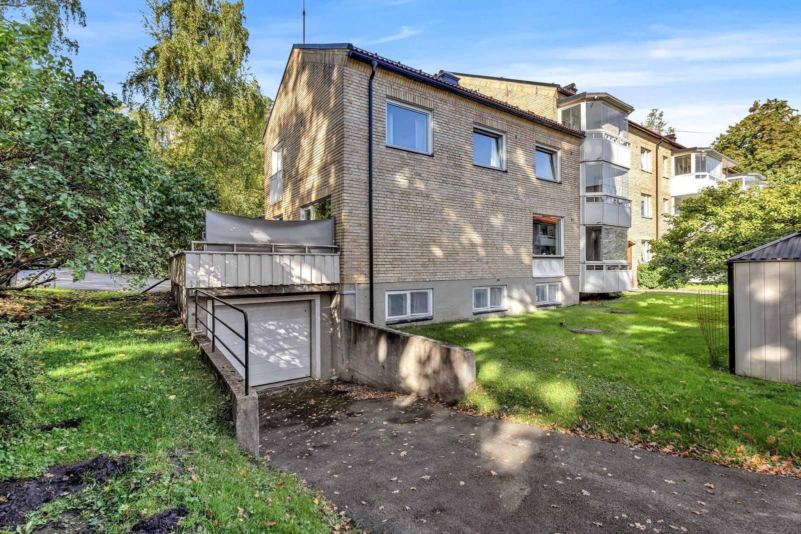 Boligen har egen garasje Galleribilde