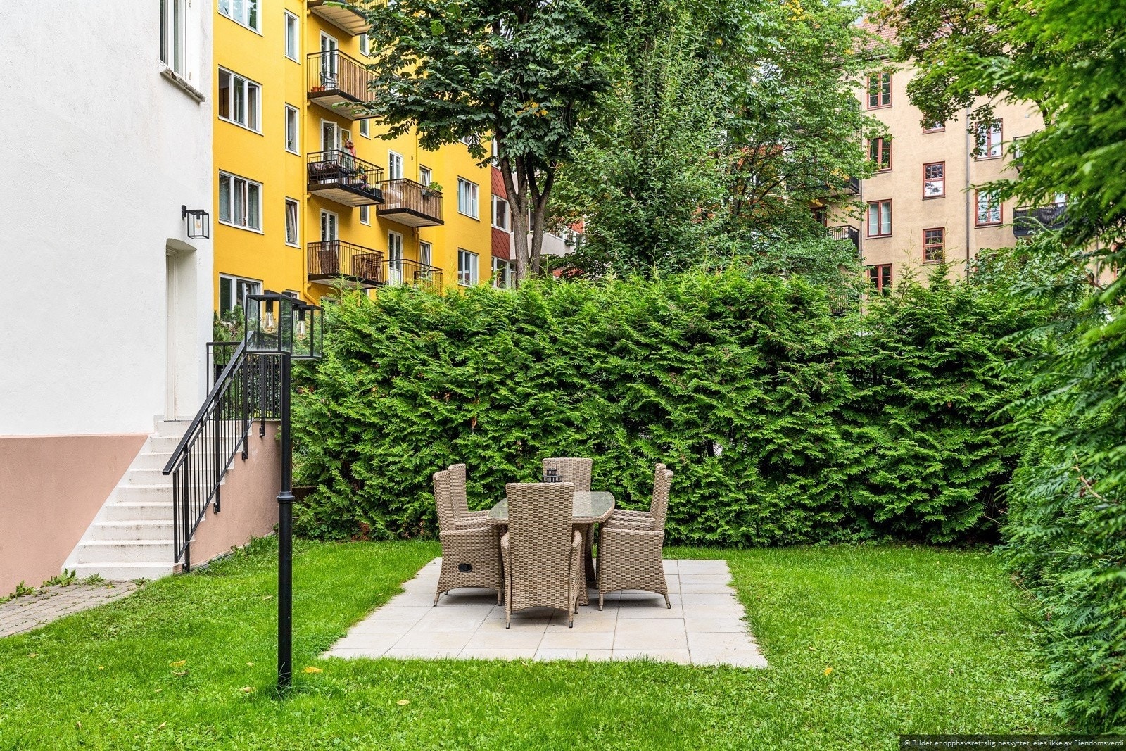 Pent opparbeidet bakgård Galleribilde