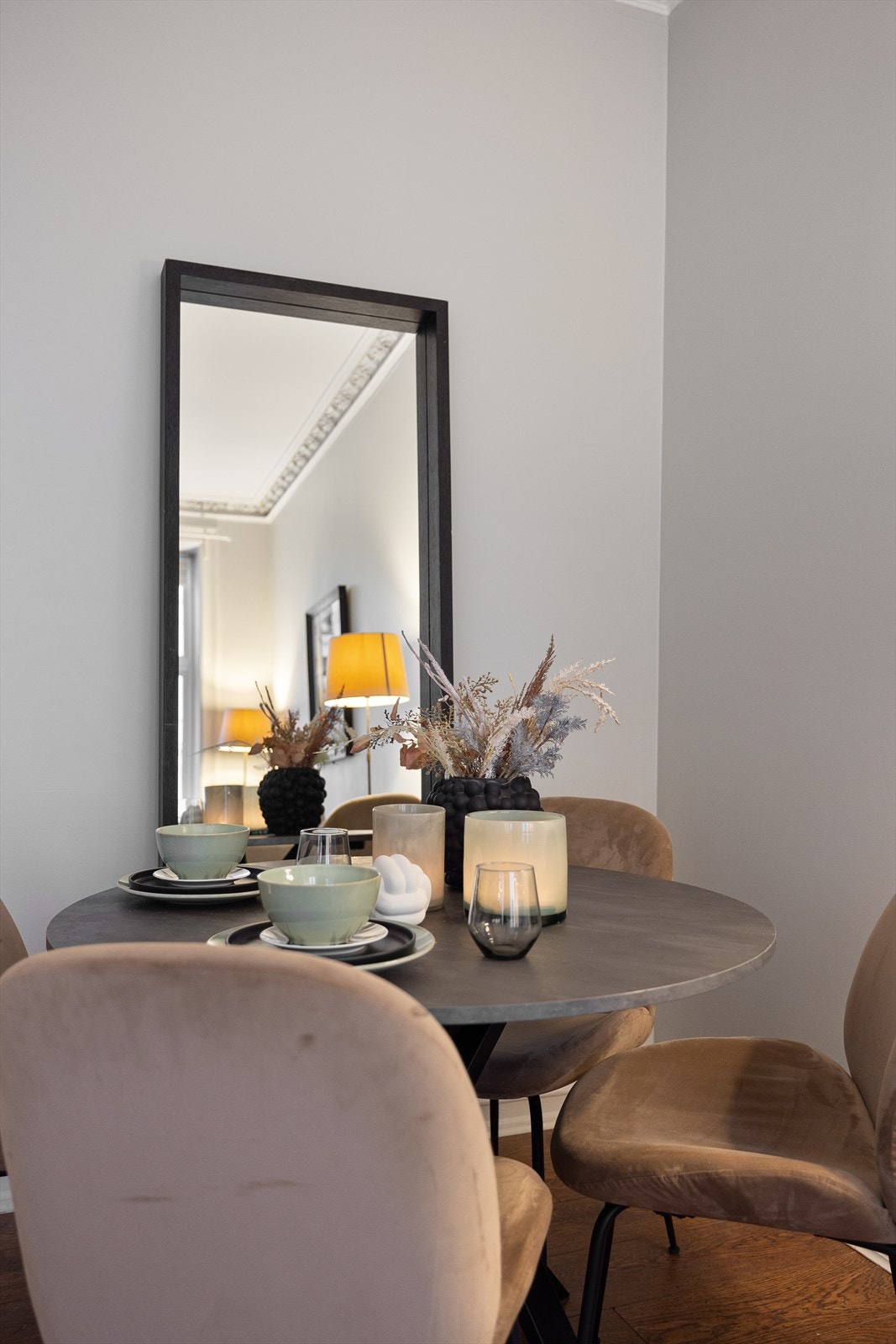 I stuen er det i tillegg god plass til spisebord. Galleribilde