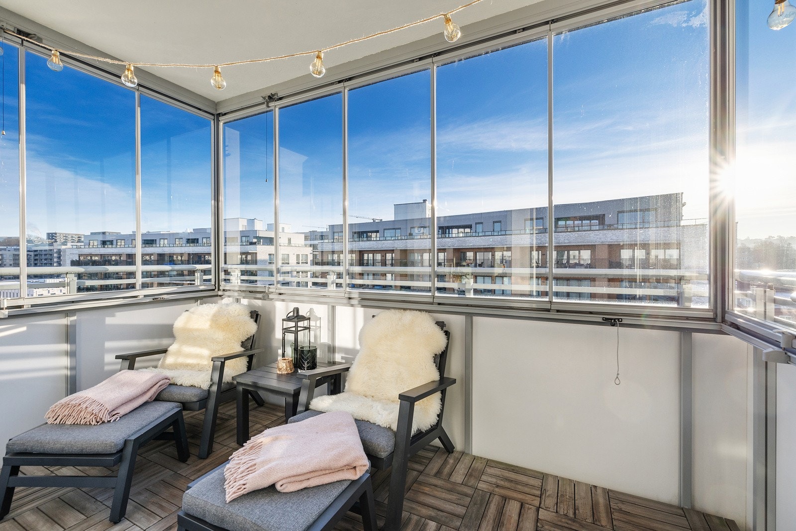 Innglasset balkong som kan åpnes/lukkes ved behov. Galleribilde