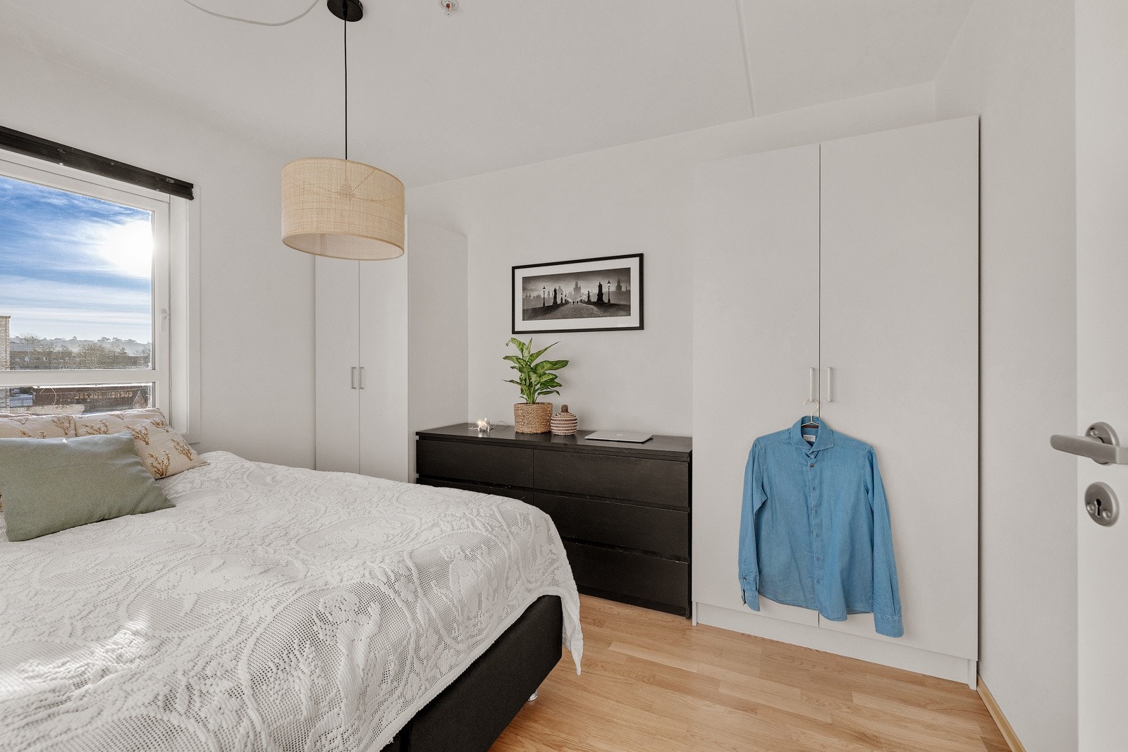 Soverom med garderobeløsning. Galleribilde