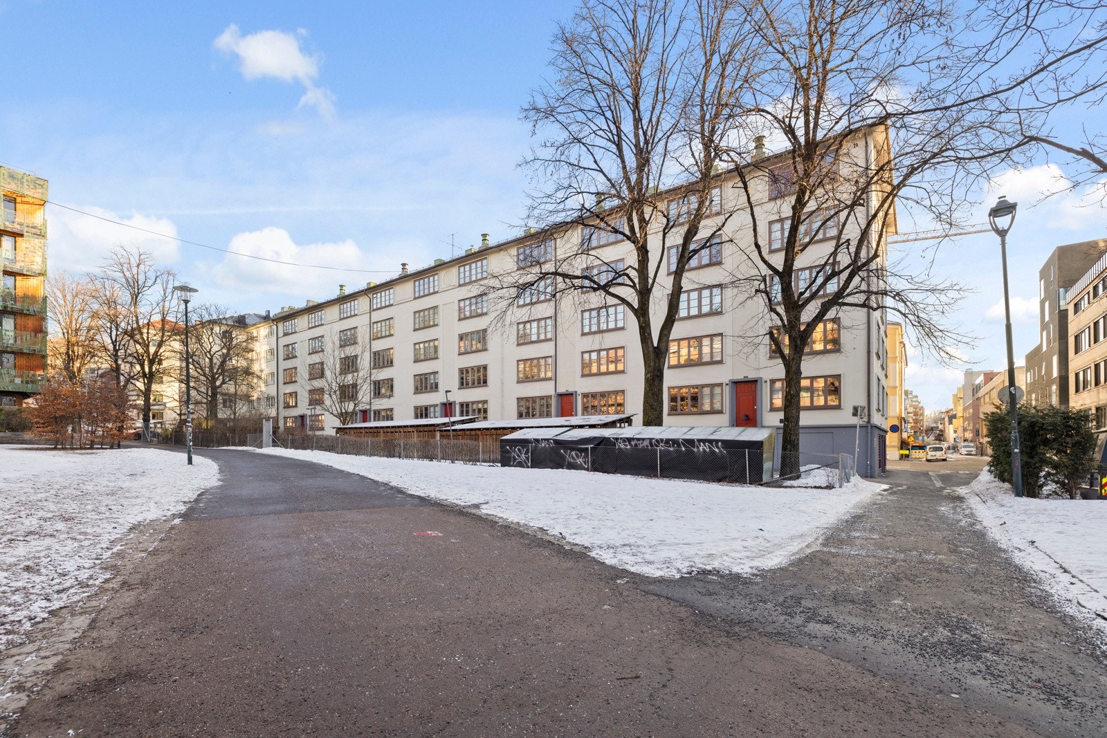 Sameiet består av 102 seksjoner. Sameiet er gode på fornying og vedlikehold som bl.a. byttet inngangsdører, søppelskur, oppgradering av boder, uteområde osv. Galleribilde