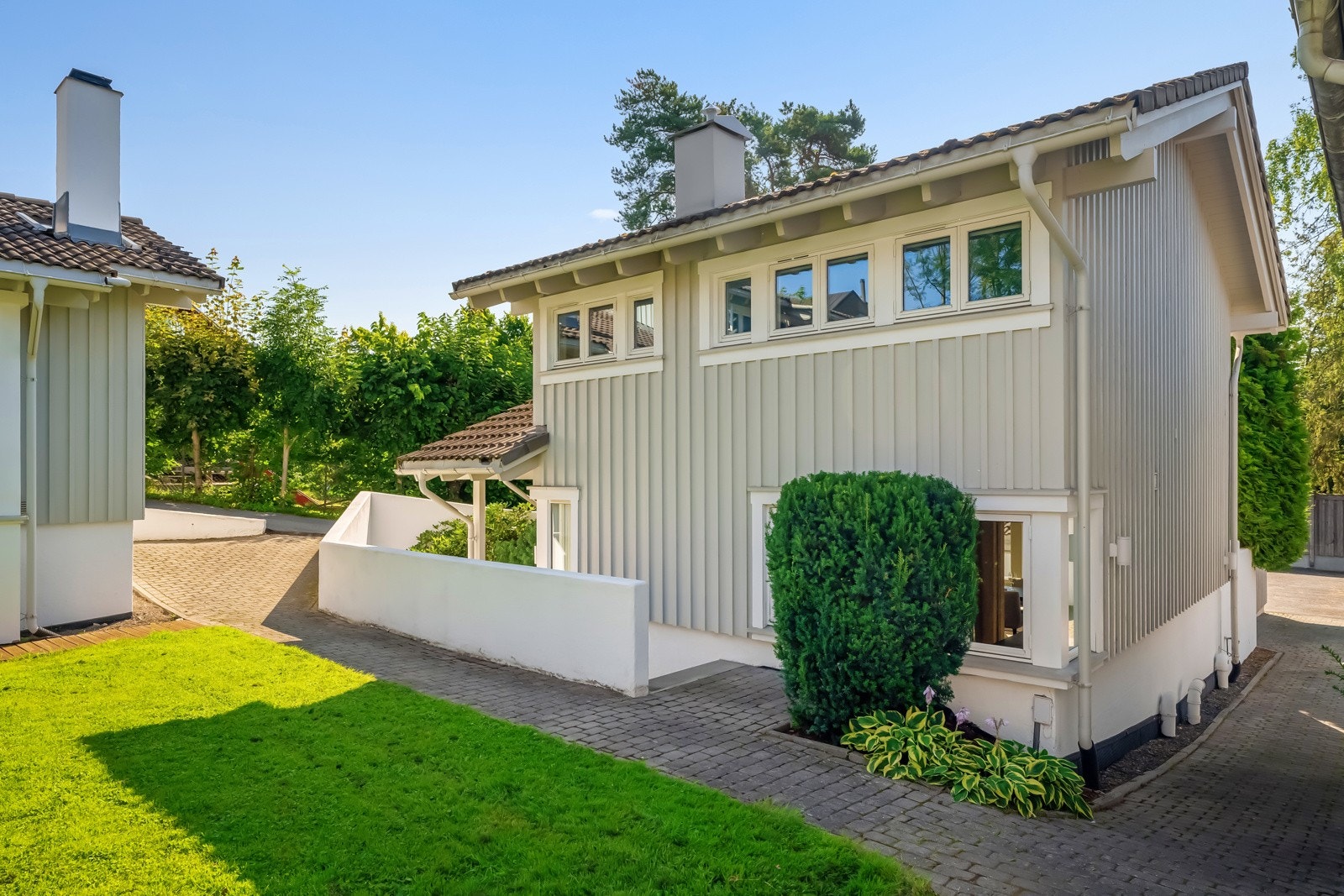 Eiendommen er lettstelt med pene fellesarealer som innbyr til sosialt samvær og avslapning. Galleribilde