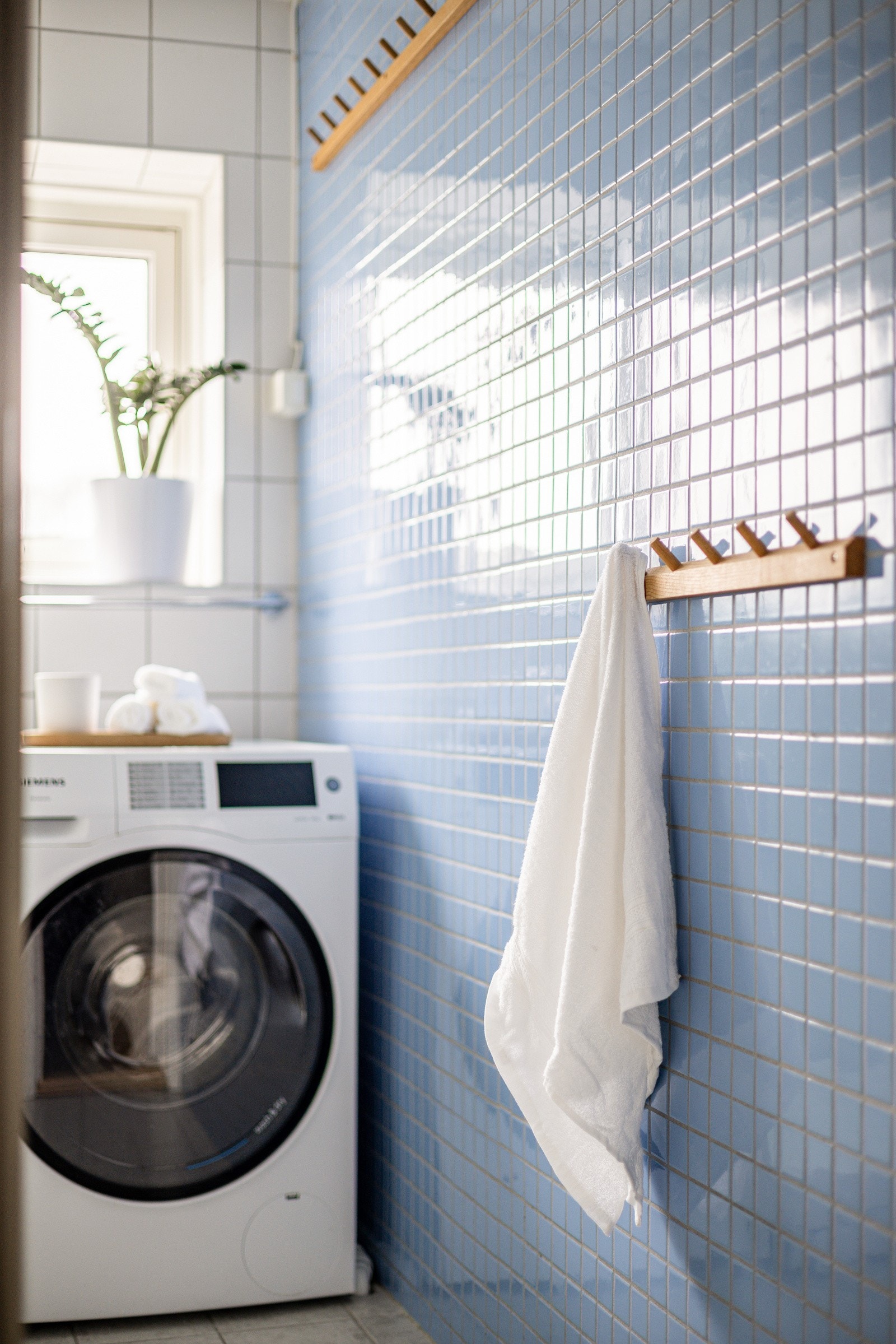 Plass og opplegg til vaskemaskin og tørketrommel over om ønskelig. Galleribilde