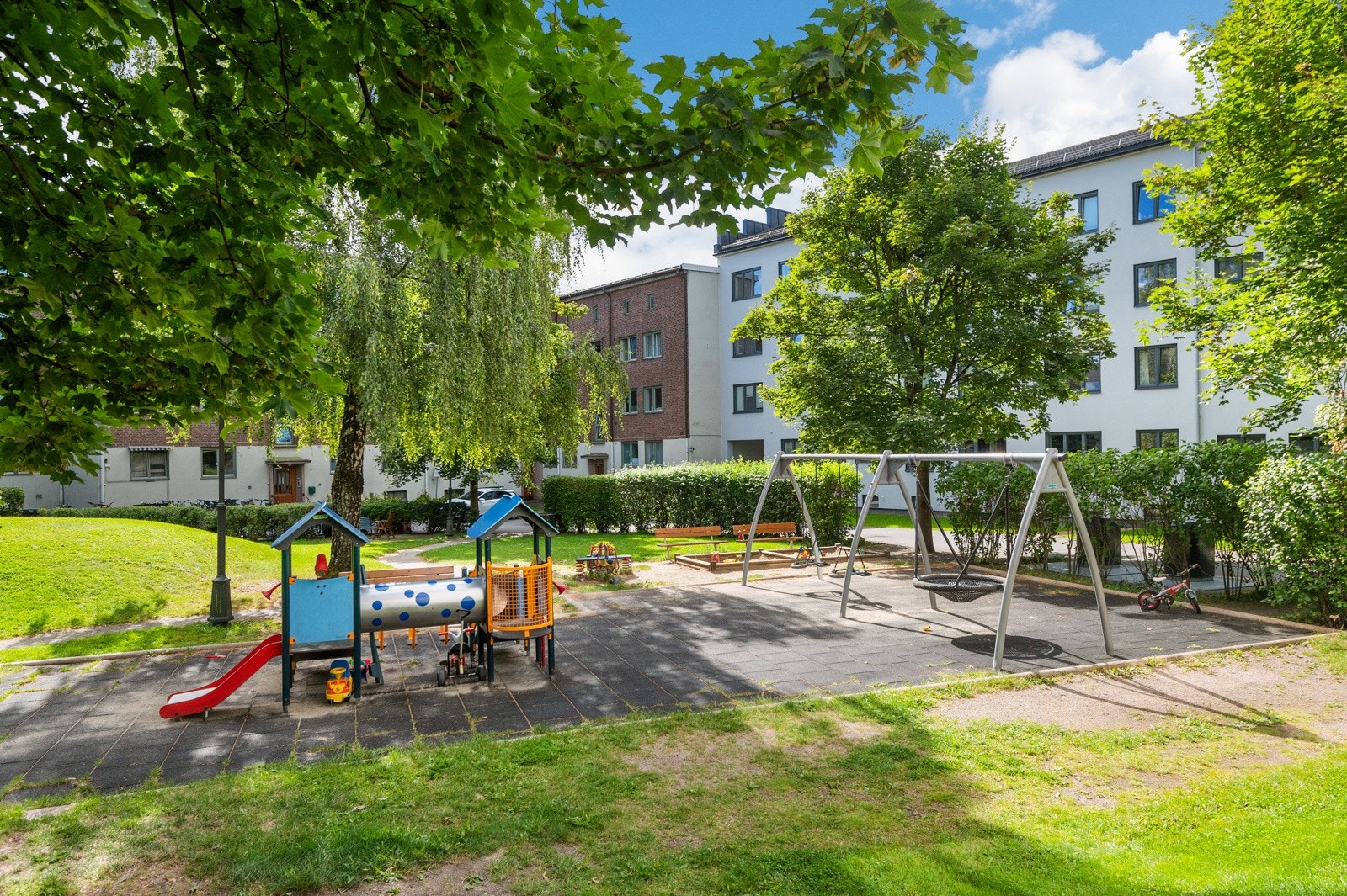 Det er også lekeplass for de minste beboerne i borettslaget. Galleribilde