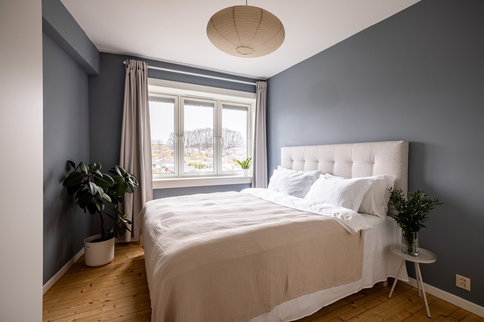 Leiligheten har et lyst og innbydende hovedsoverom av god størrelse. Galleribilde