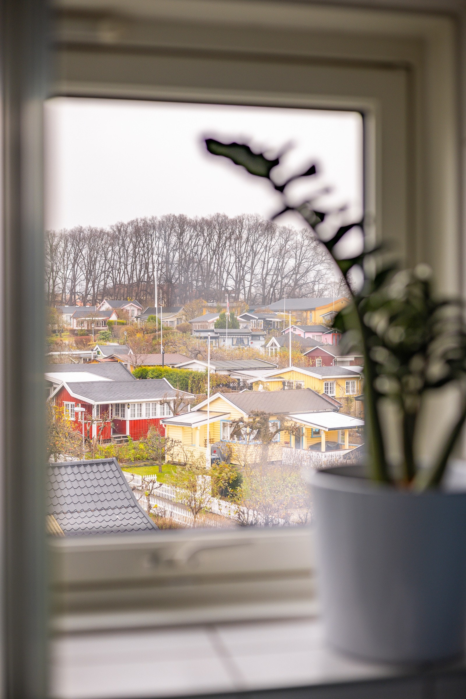 Også på baderommet er det et vindu som slipper inn deilig dagslys og bidrar til ekstra lufting på badet. Galleribilde