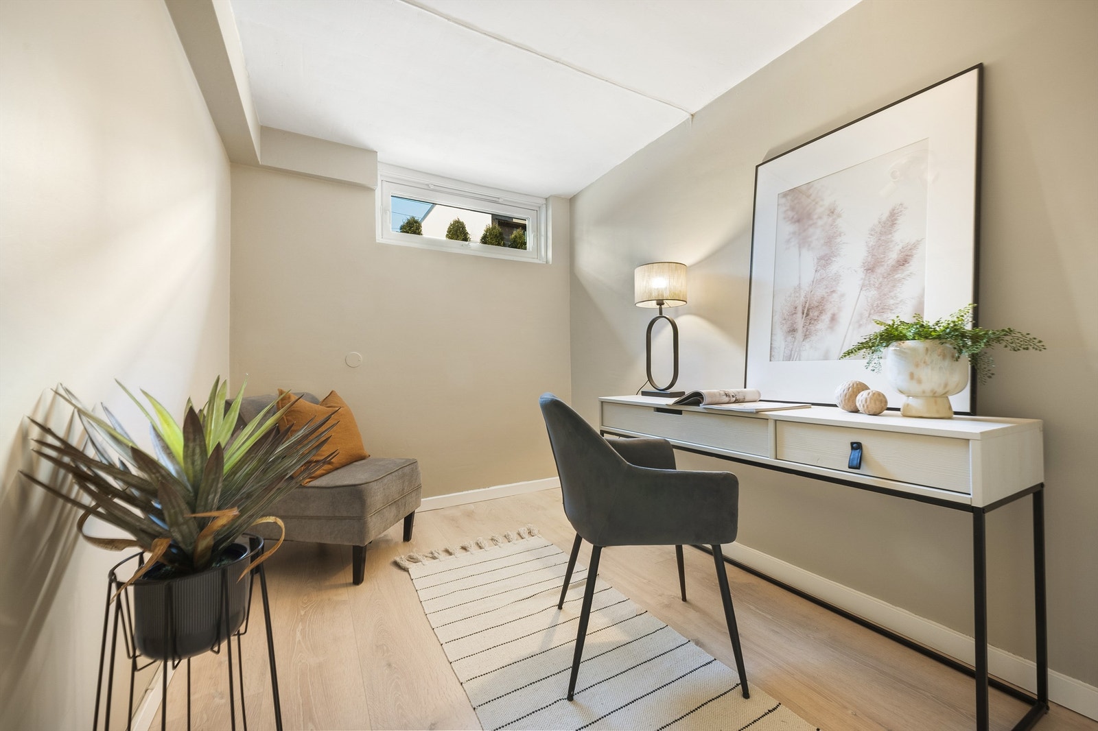 Rom benyttet som kontor. Galleribilde