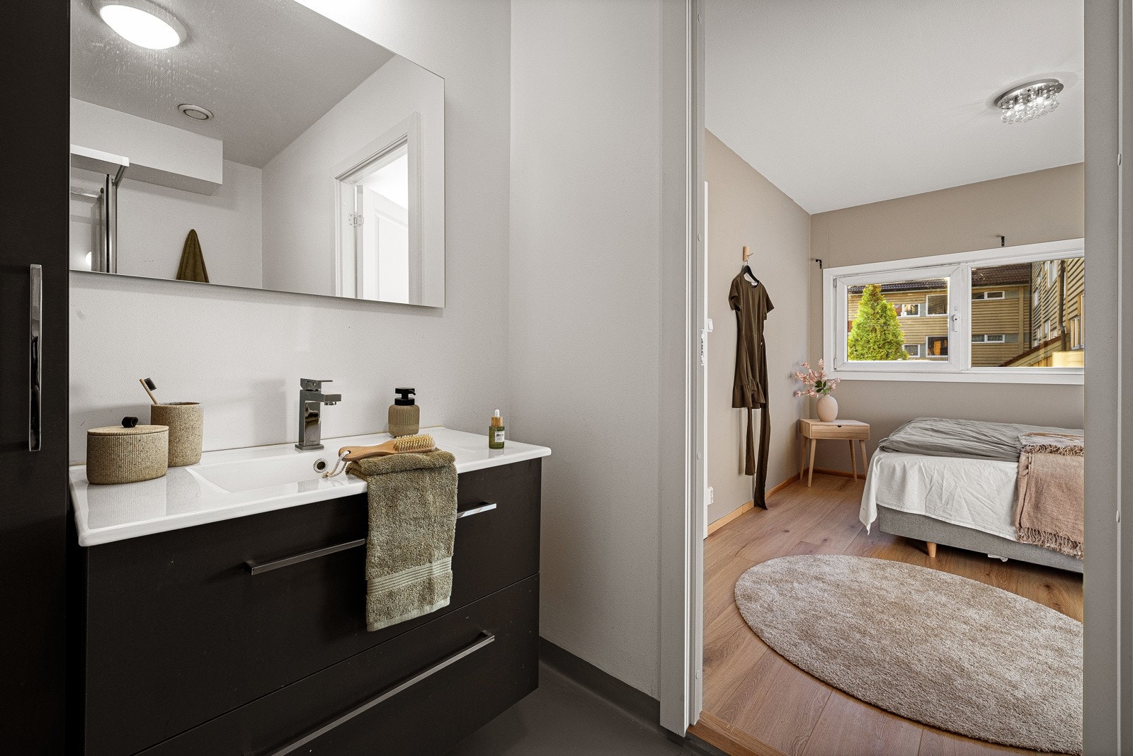 Hovedsoverommet har direkte tilknytning til eget bad - En praktisk løsning! Galleribilde