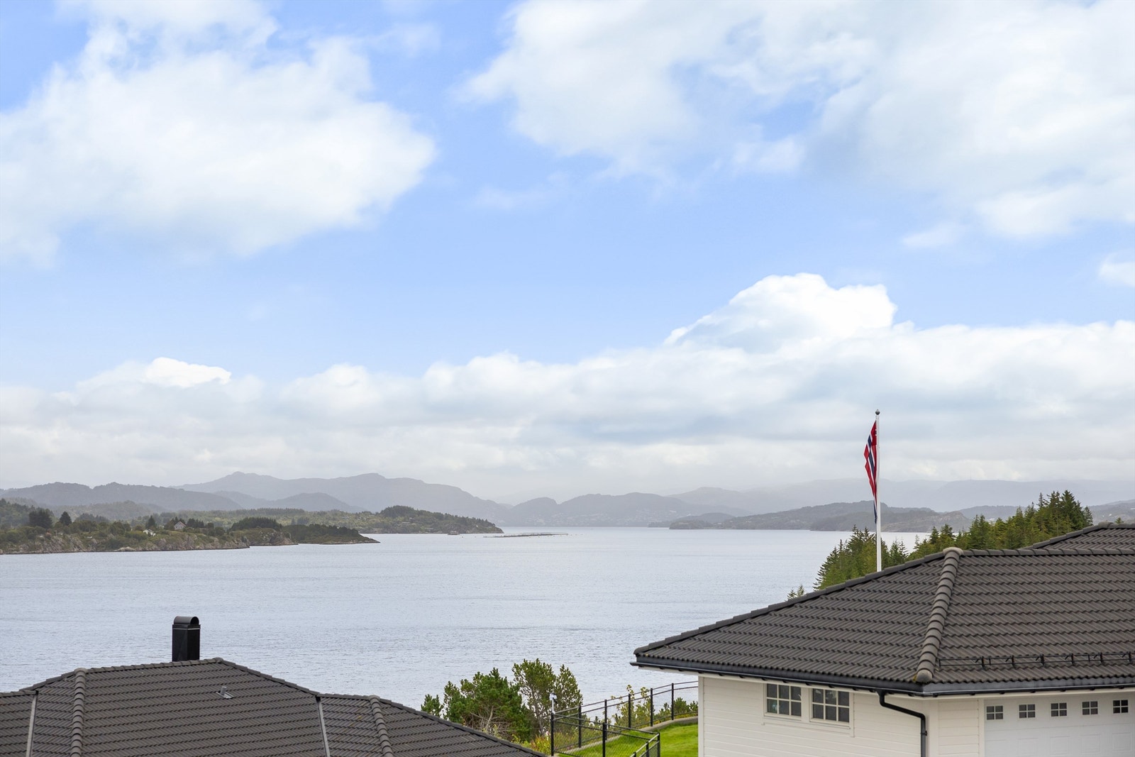 Vidstrakt utsikt i flere retninger fra eiendommen Galleribilde