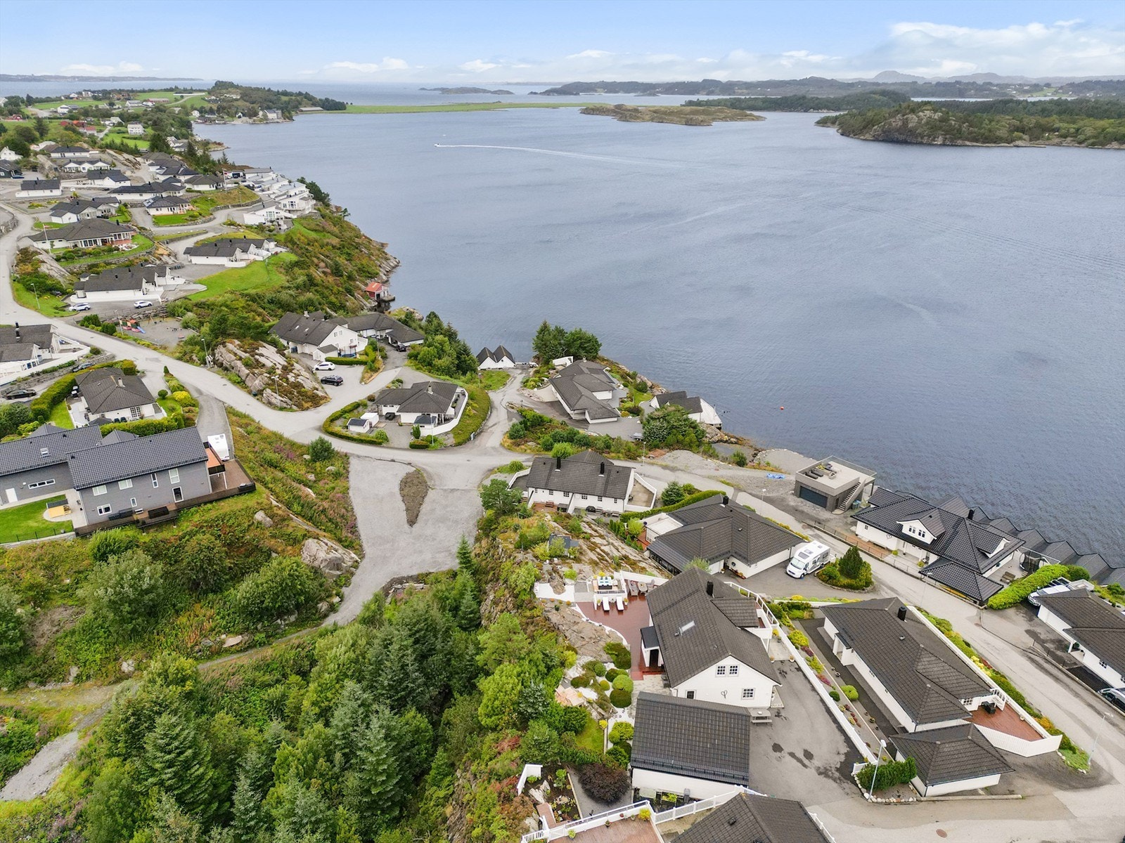 På Herdla finner man også restaurant "Biologen", golfbane, aktivitetspark m.v. - Her er det lett å trives! Galleribilde
