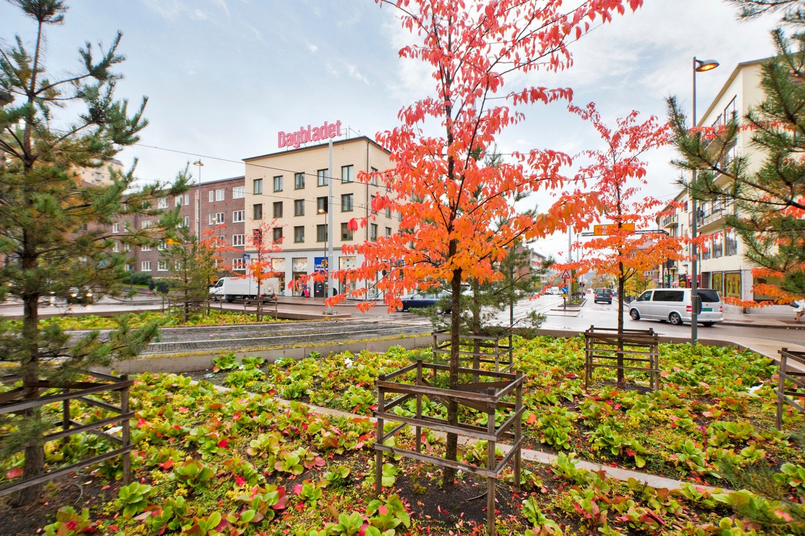 Carl Berners plass er et knutepunkt for kollektivtrafikken i Oslo, som enkelt tar deg mot sentrum, Oslo-øst, vest, nord-øst. Galleribilde