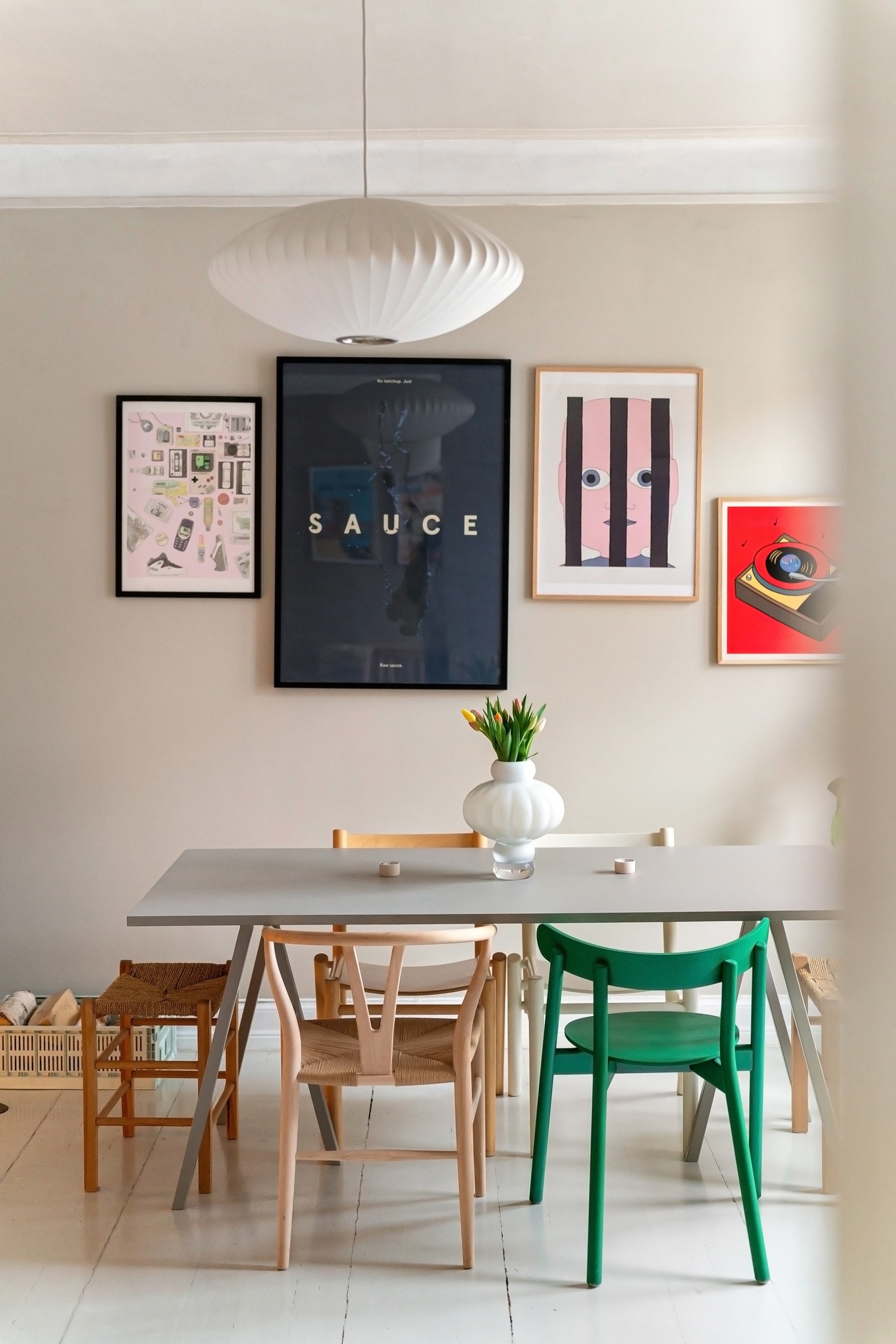 Velegnet plass til stor spisebordsgruppe. Galleribilde