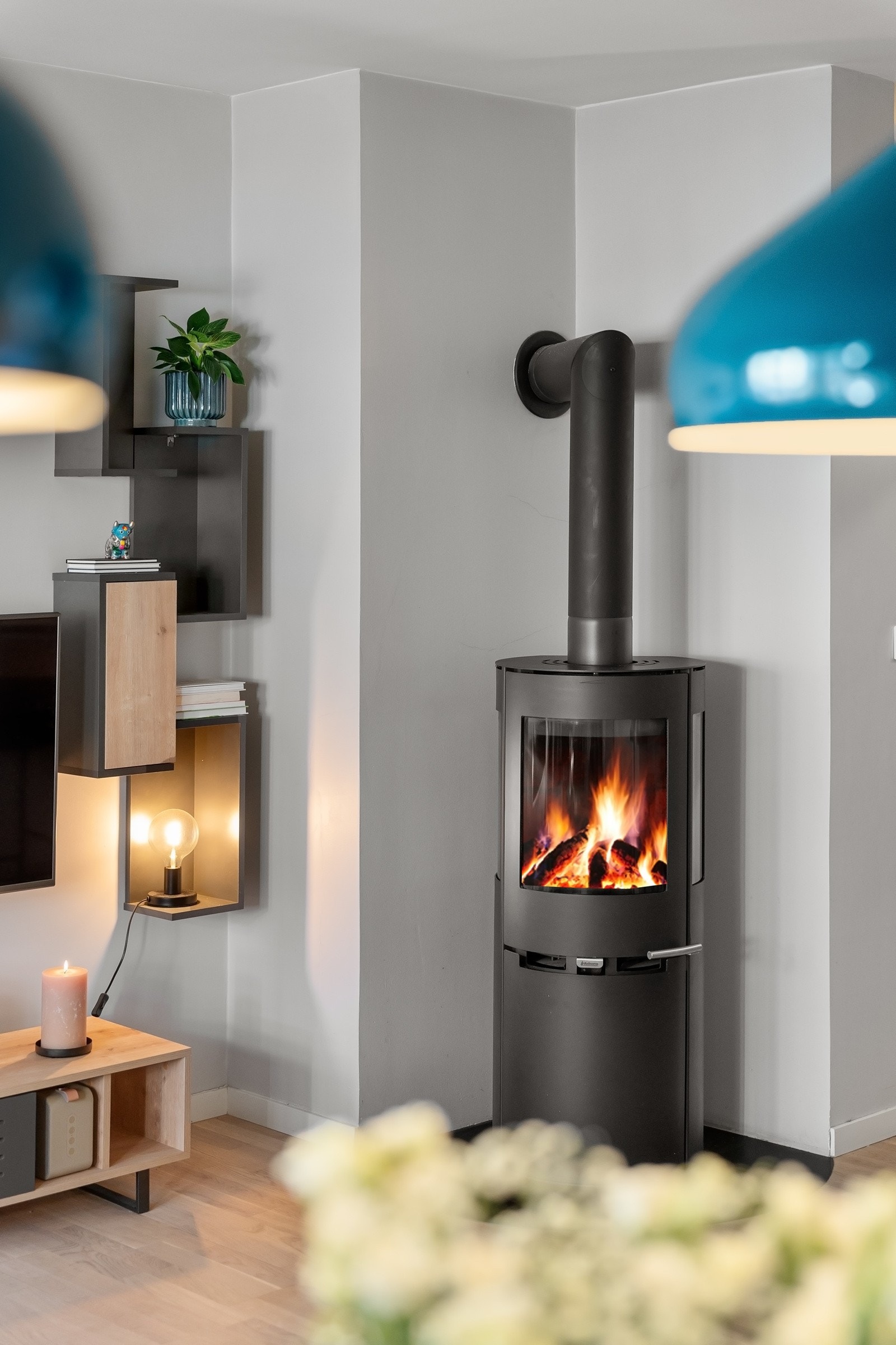 Hyggelig peisovn, som skaper god varme og hygge på kjølige høst-/vinterdager. Galleribilde