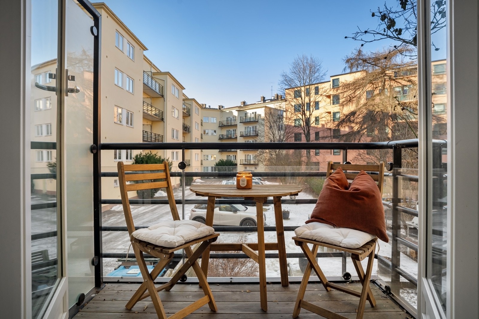 Leiligheten har en vestvendt terrasse vendt ut mot bakgård. Galleribilde