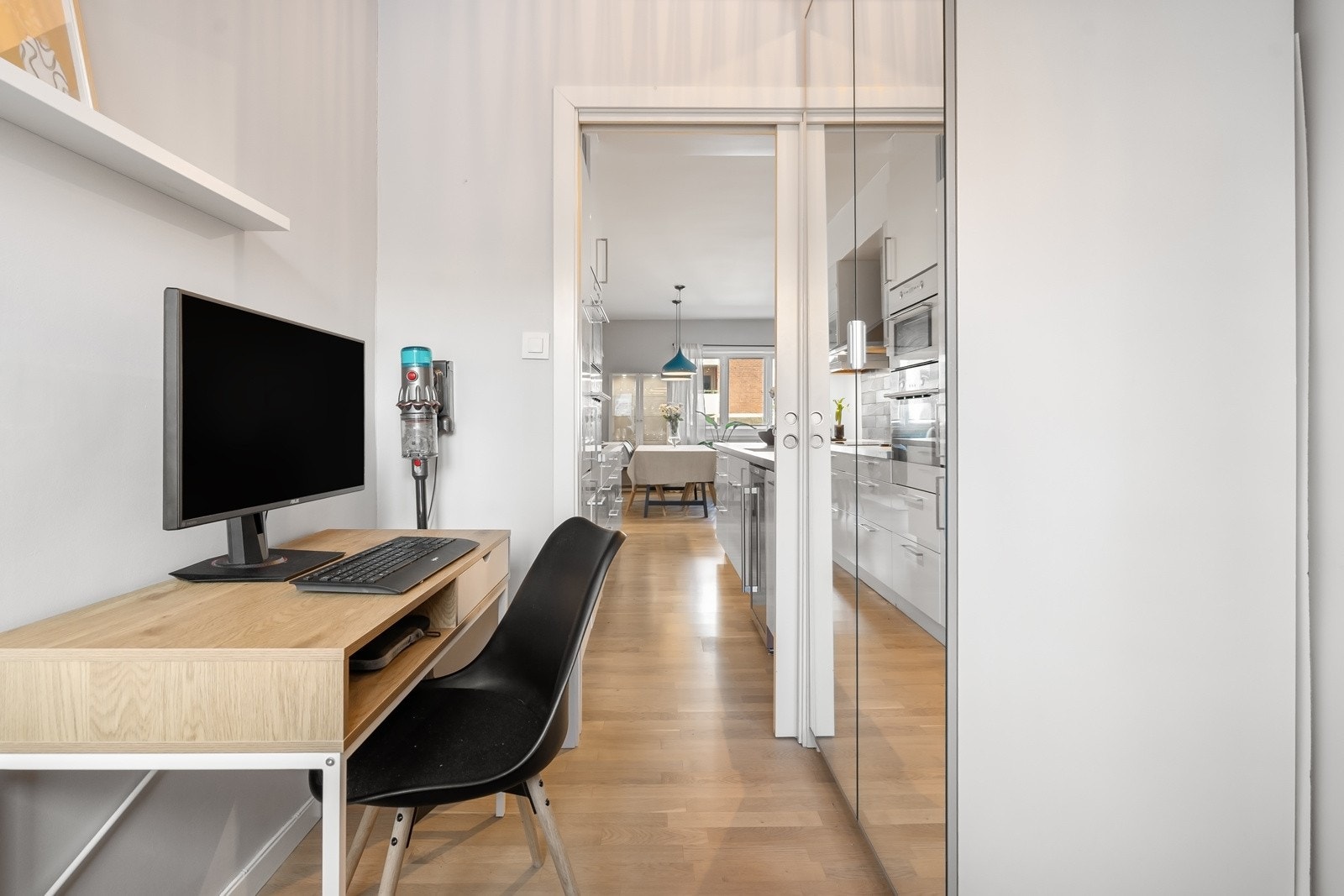 Dette rommet egner seg utmerket som enten gjesterom eller hjemmekontor Galleribilde