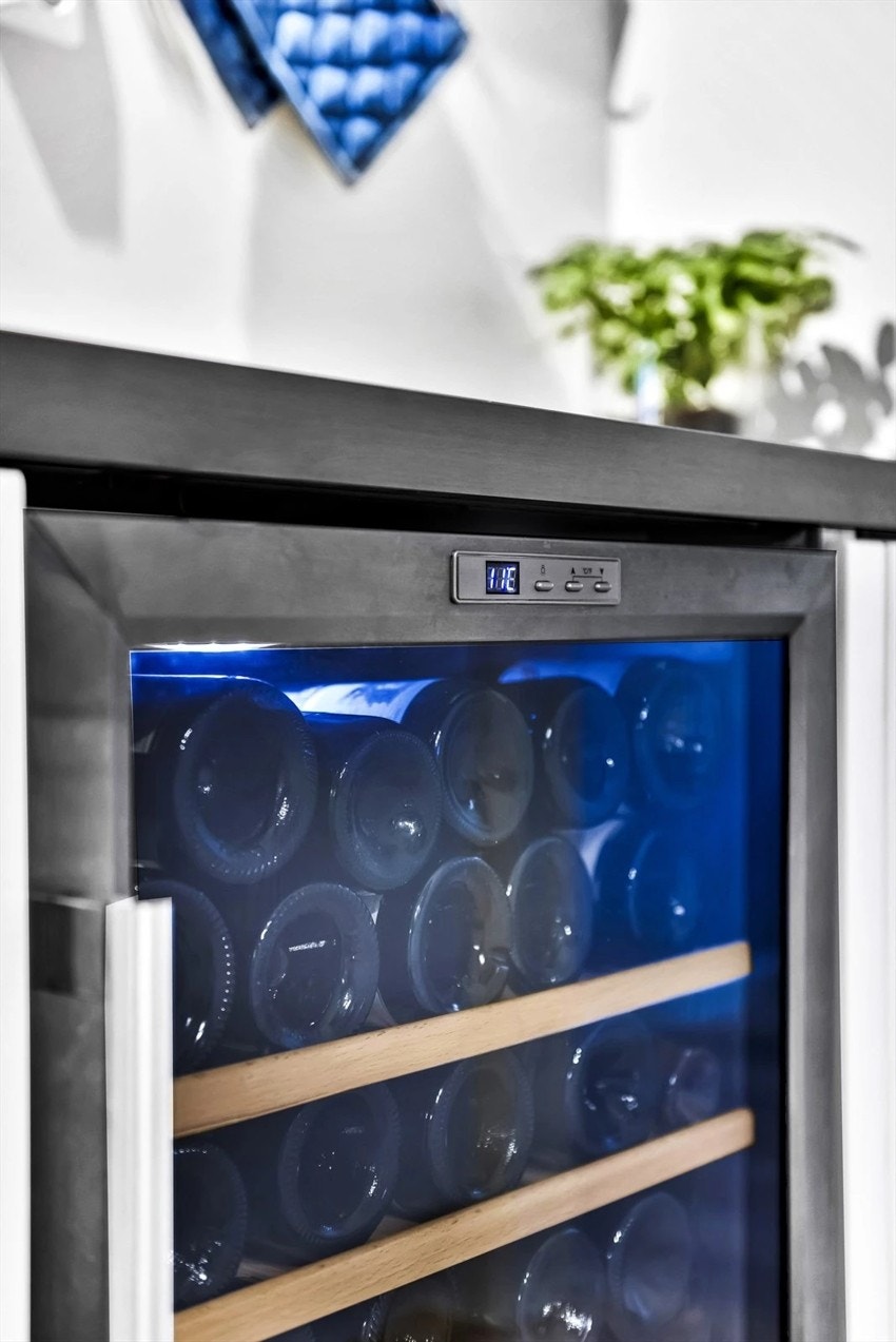 Innbydende, integrert vinskap. Galleribilde