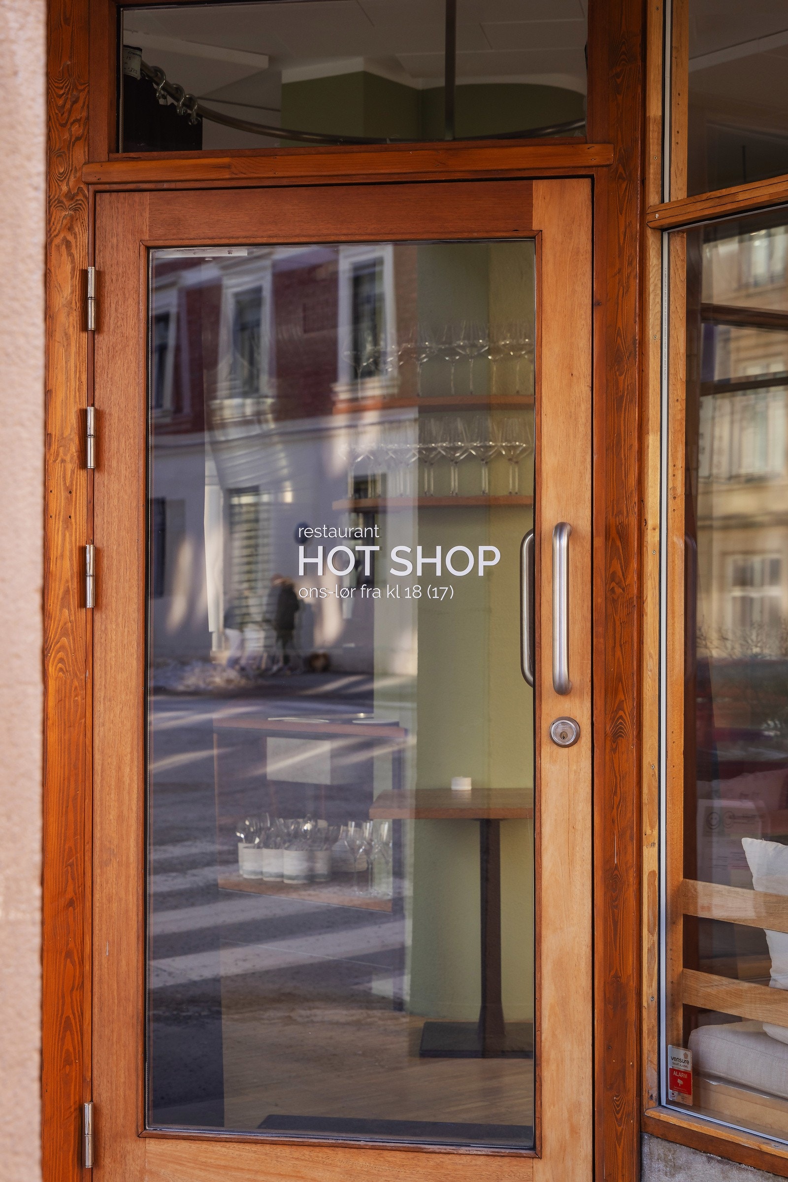 Det er flere spennende restauranter i nabolaget, blant annet populære Hot Shop. Galleribilde