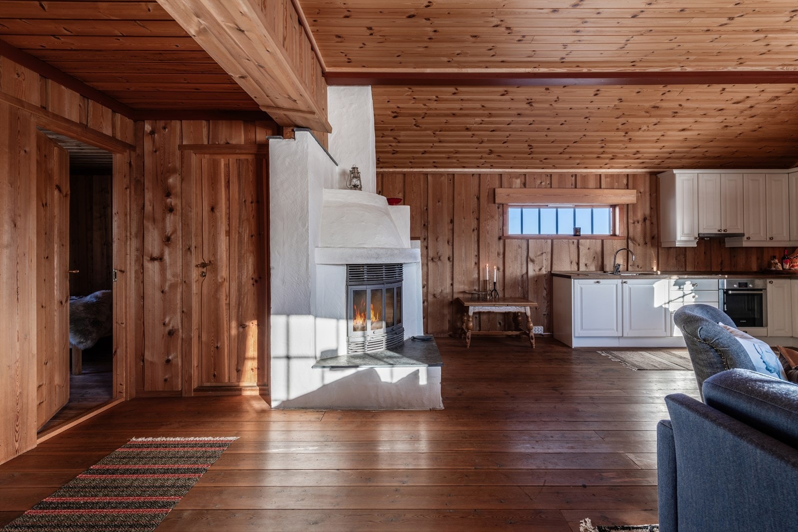 Peisen med innsats gir koselig stemning og god ekstra varme i den kalde årstida. Galleribilde