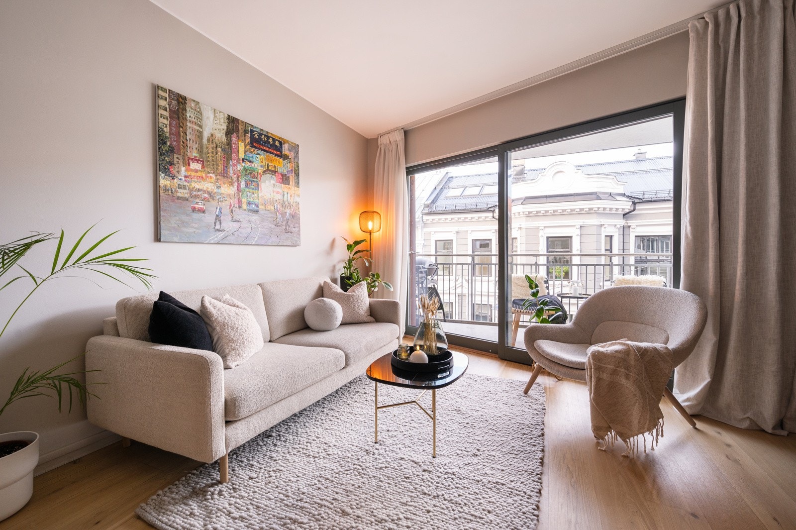 Leiligheten ble overflateoppusset i 2023 og fremstår med gjennomgående pen standard. Galleribilde