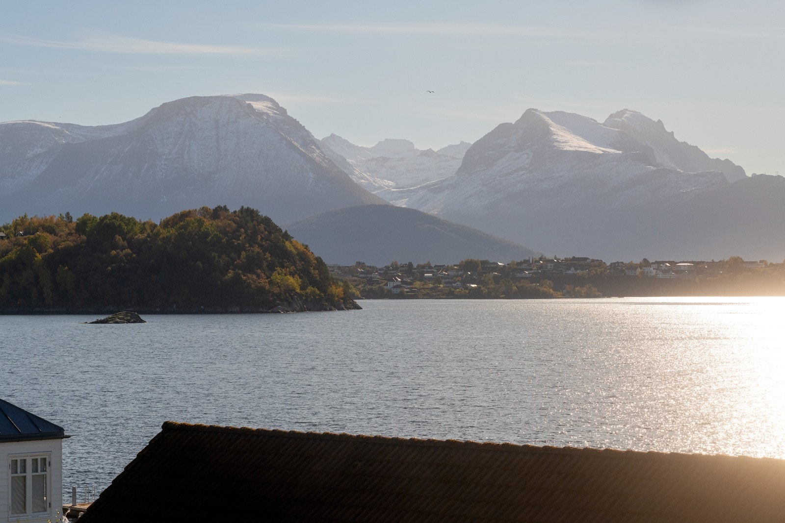 Ny kjøper kan glede seg til vinteren når fjellene er snøkledde og månen kommer opp - magisk utsikt i vente Galleribilde