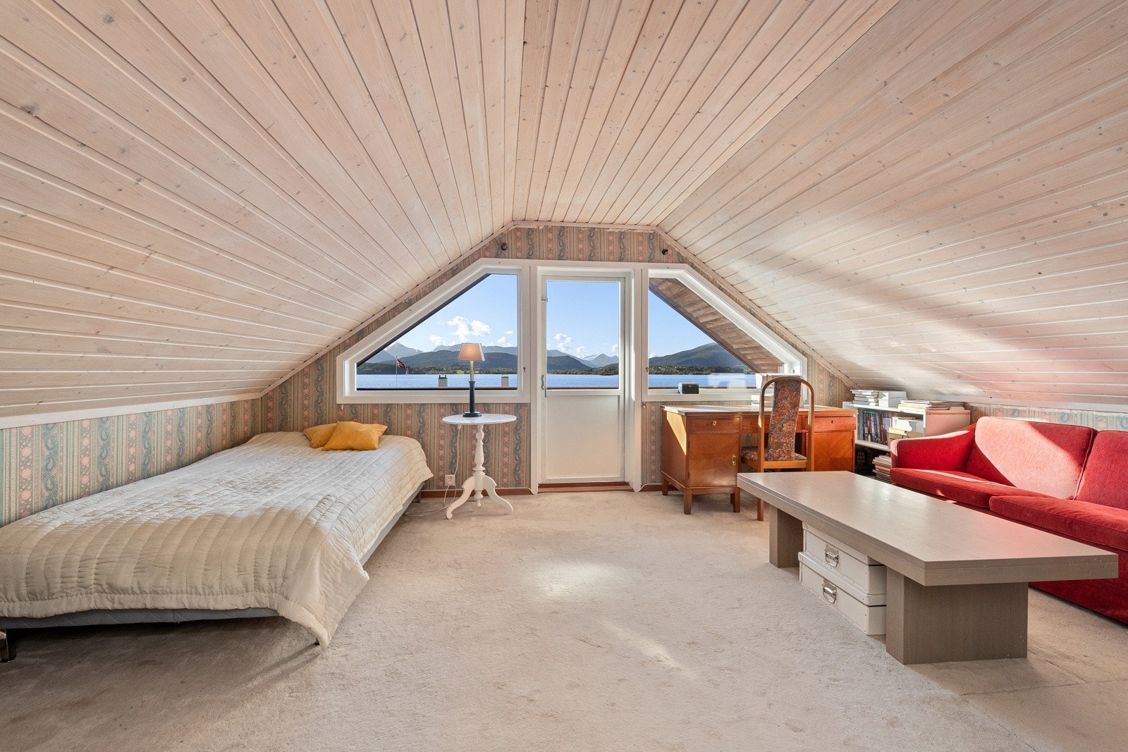 Loftsstuen fungerer i dag som gjesterom Galleribilde