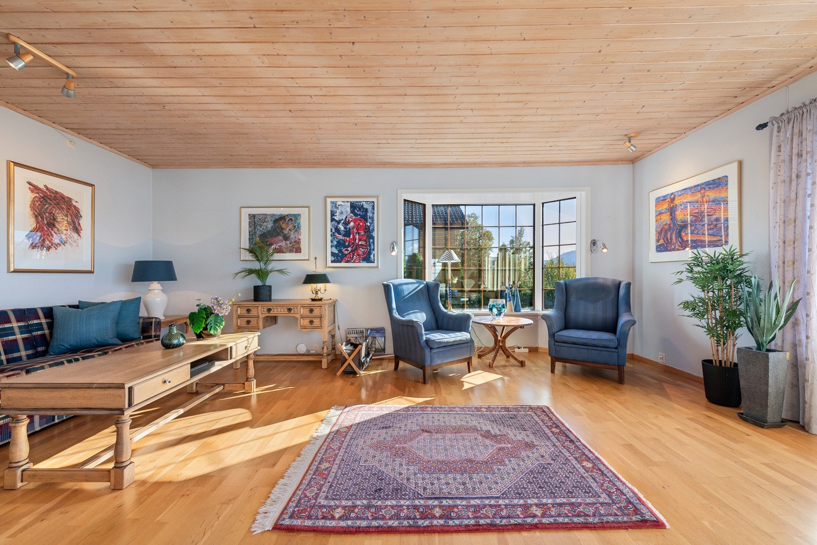 Boligen har jevnt over standard fra byggeår men med ypperlig potensiale Galleribilde