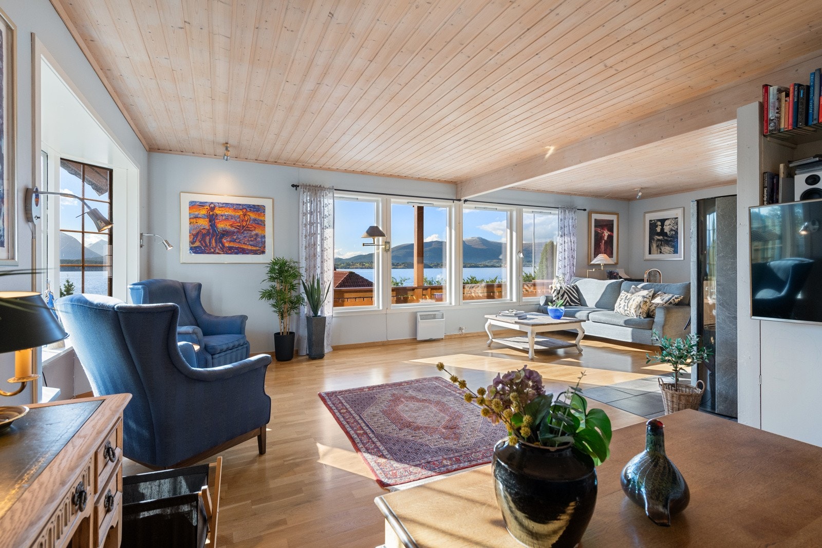 Legg merke til alle vindusflatene og det herlige lysinnslippet Galleribilde