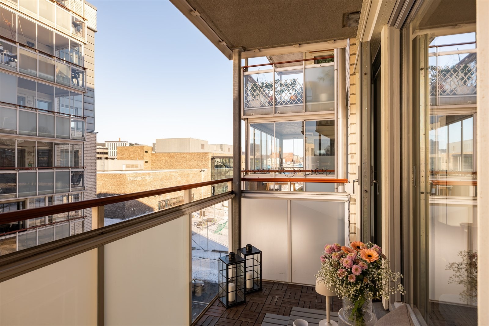 Det er tillatt å grille med gass- eller elektrisk grill på balkongen. Galleribilde