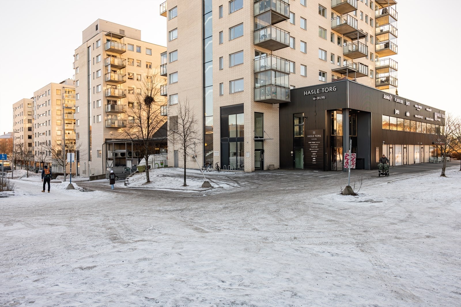 Hasle Torg har et variert utvalg av butikker og tjenester rett i nærheten. Galleribilde