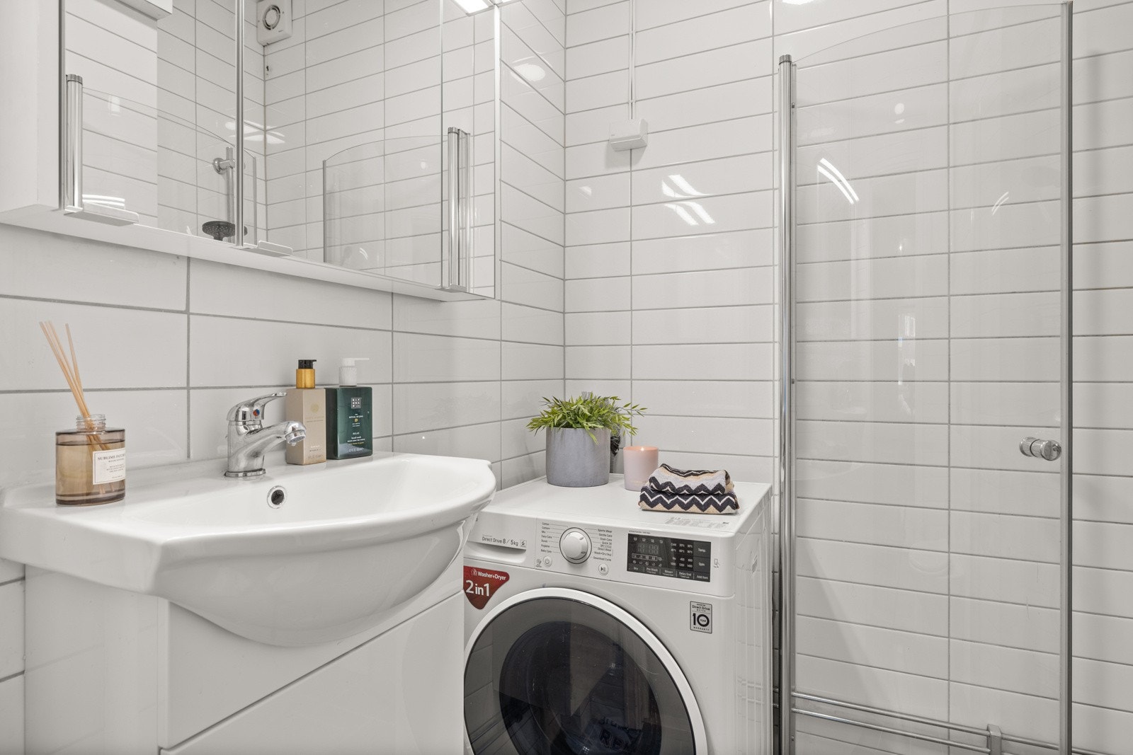 Flott baderom fra 2012, utbedret i regi av borettslaget. Galleribilde