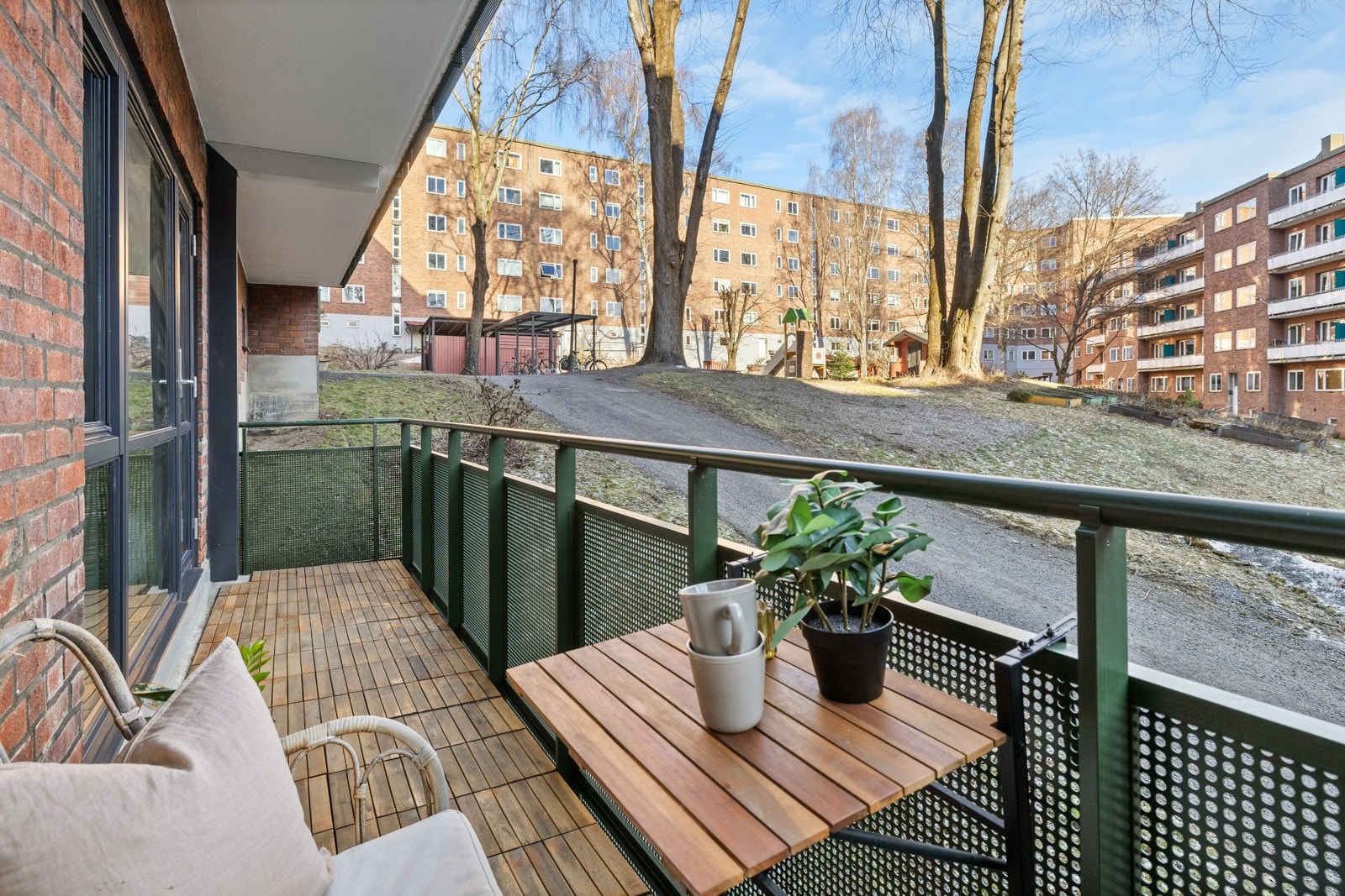 Utgang fra spisestue/stue til balkong på 7 kvm. Galleribilde