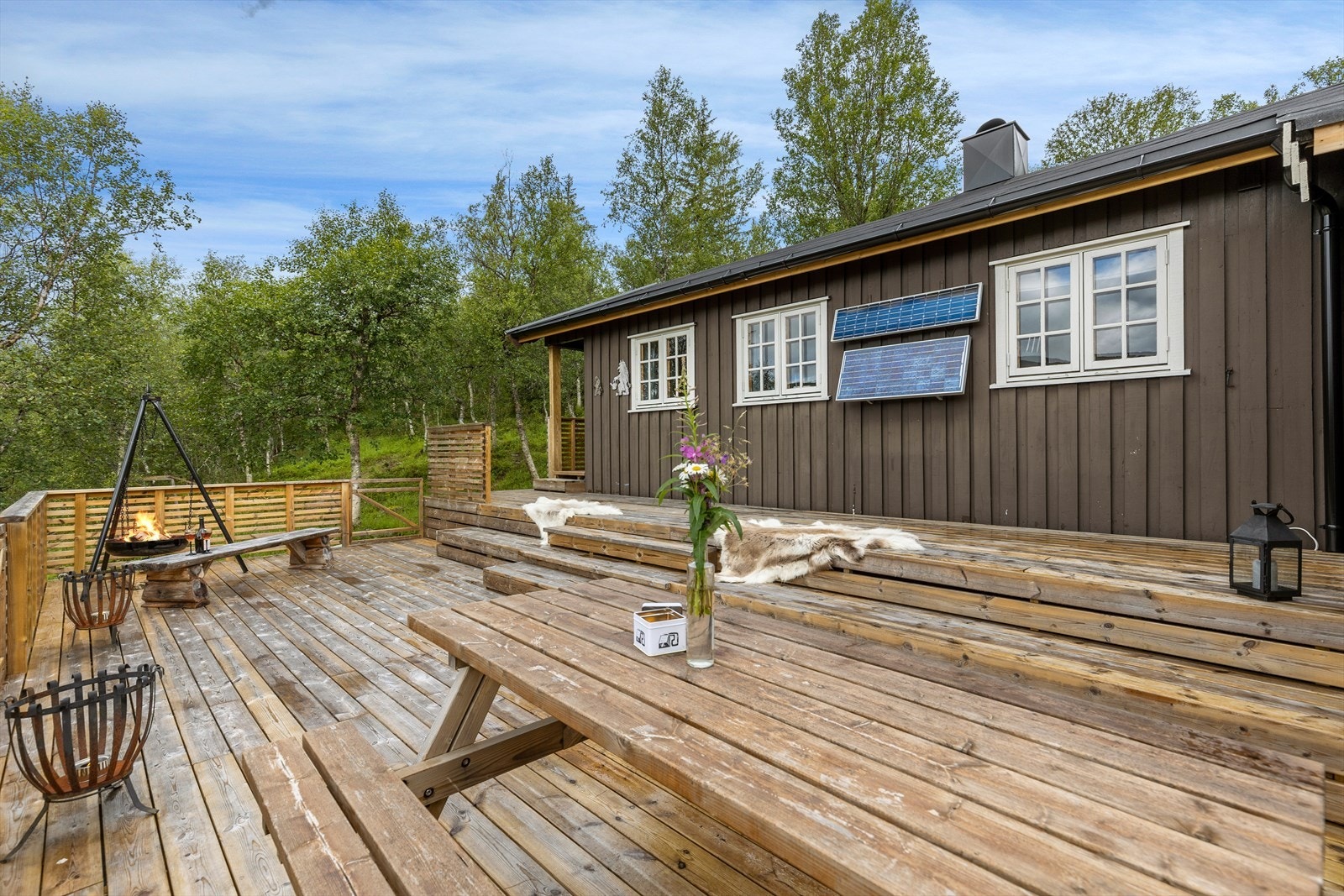 Terrasse på ca. 49,8 m2 med impregnert rekkverk Galleribilde