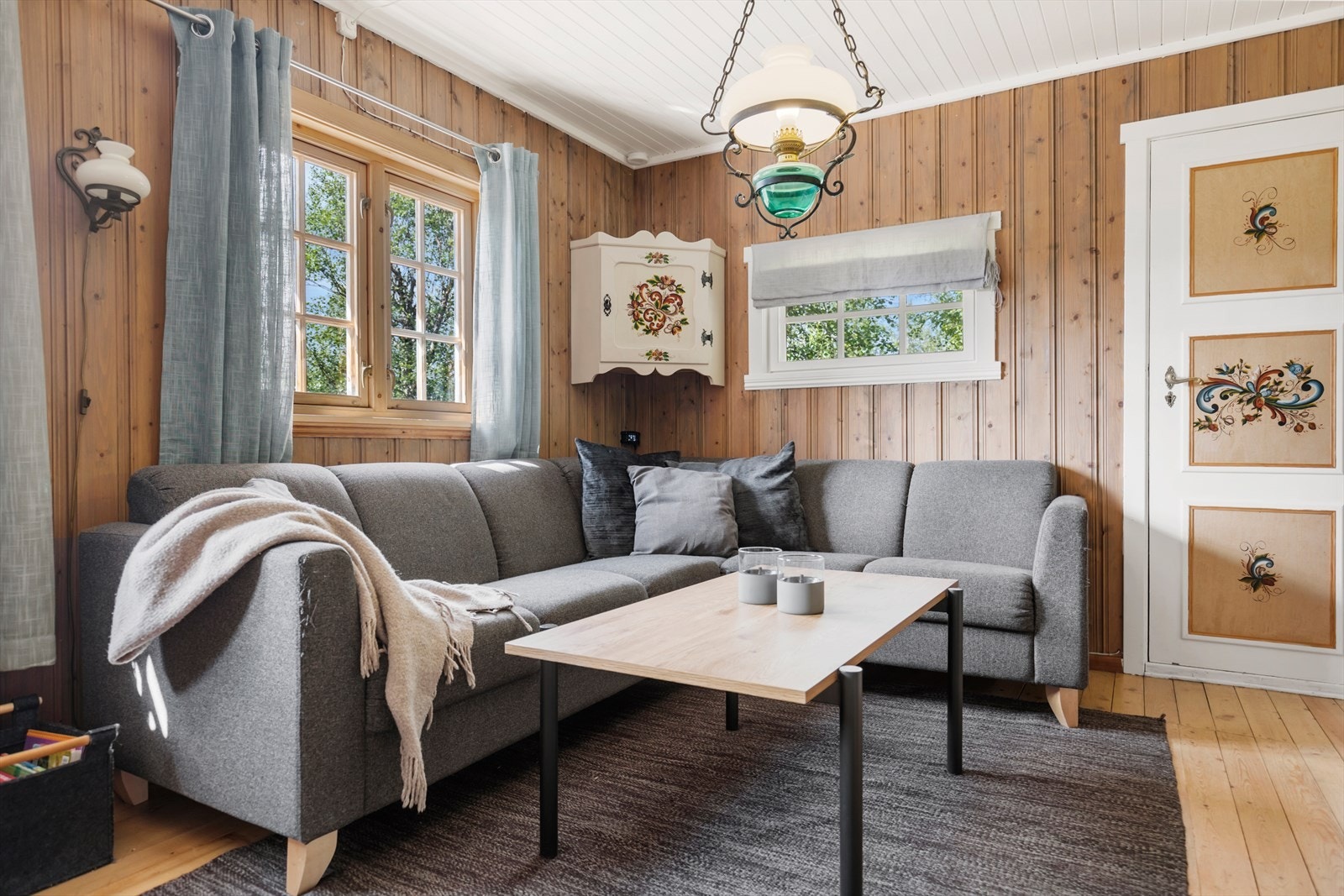 Hytta selges med inventar - så her kan du "flytte" rett inn og ta den nye fritidsboligen i bruk med det samme! Galleribilde