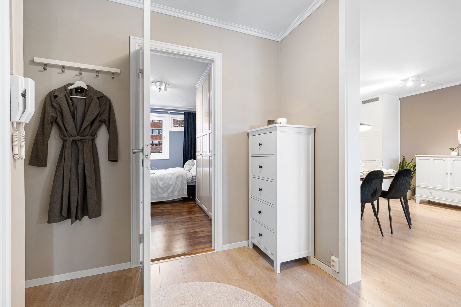 For ekstra lagringsplass disponerer leiligheten 3 boder i kjelleren. Galleribilde