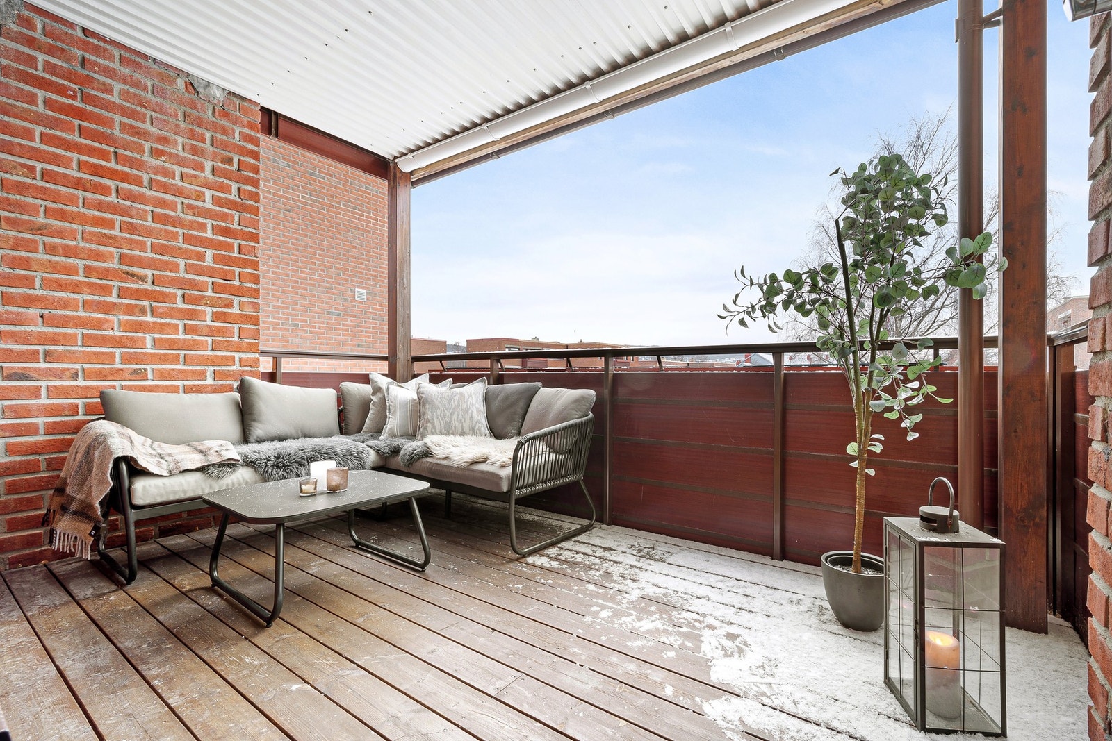 Her kan man nyte utsikten mot fellesareal og gode solforhold. Galleribilde