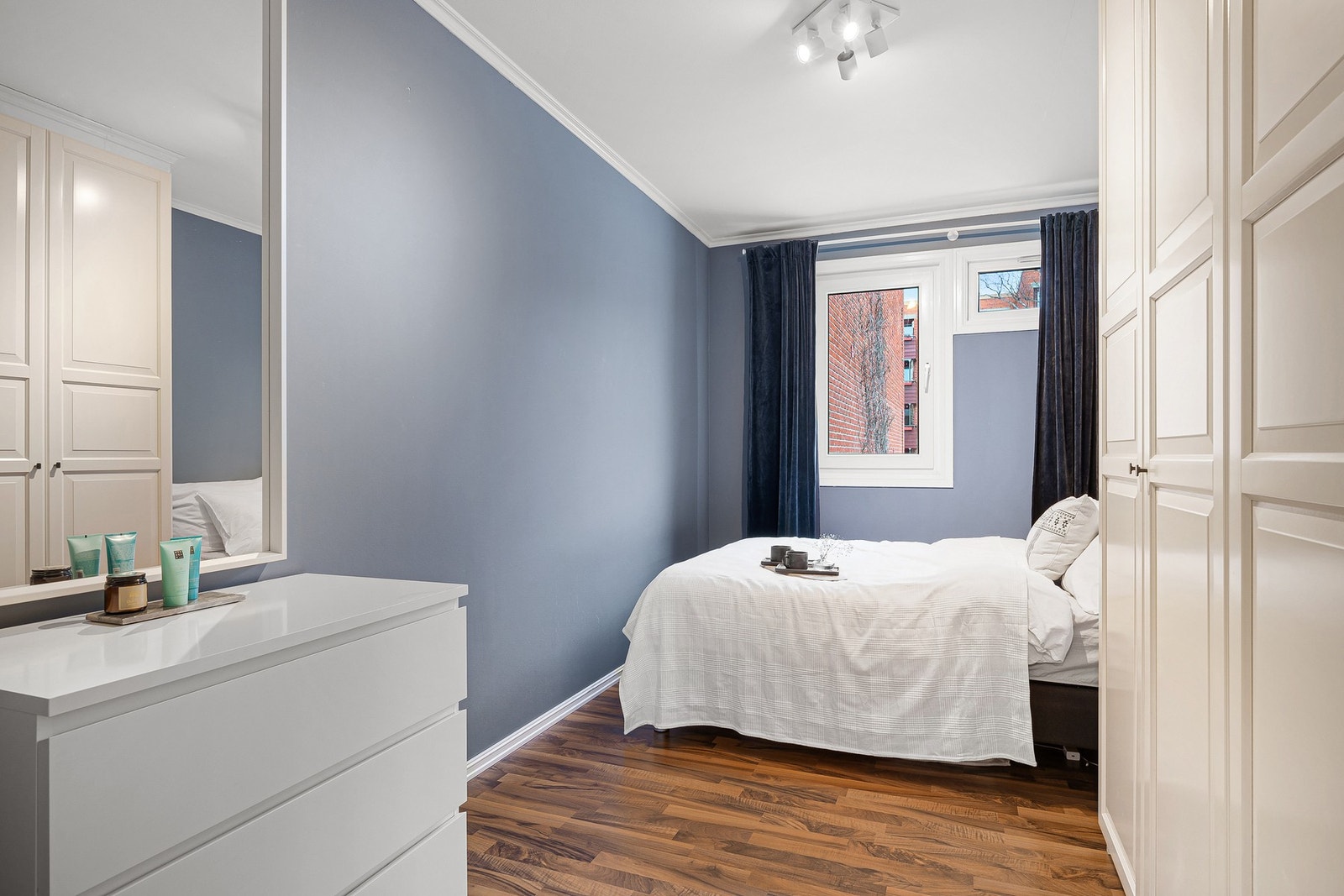 Hovedsoverommet er på 10,4m² og har god plass til ønsket møblement. Galleribilde