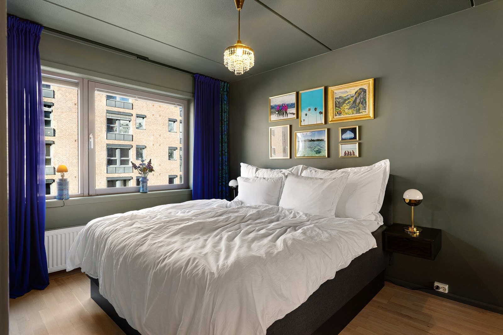 Romslig soverom. Galleribilde