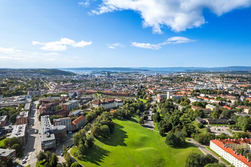 Bo tilbaketrukket med tilgang til store grøntarealer. Galleribilde