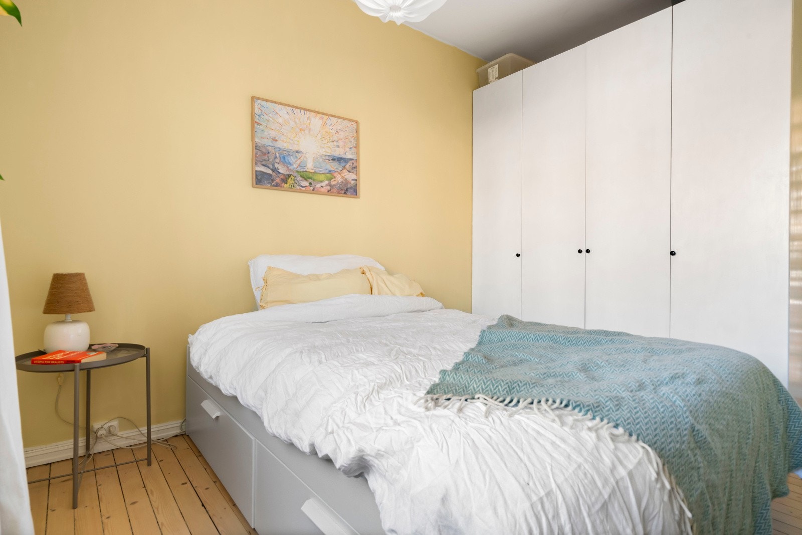 Stort garerobeskap for masse oppbevaring Galleribilde