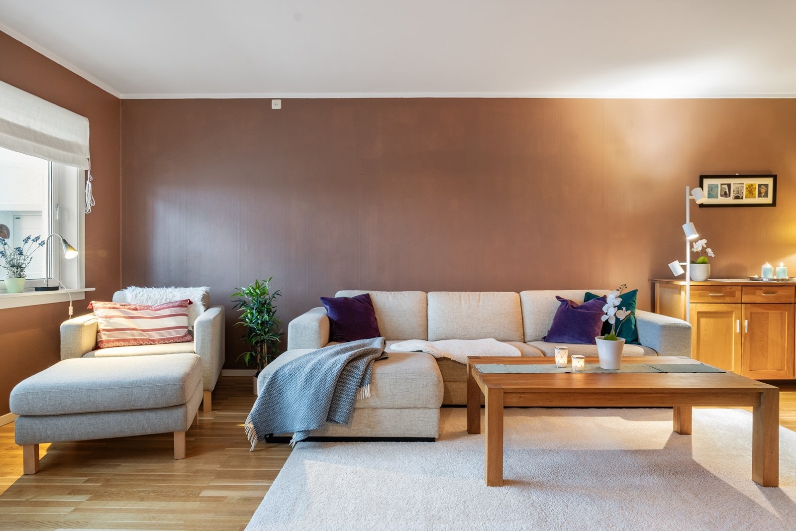God plass til sofa, spisebord og tv benk Galleribilde