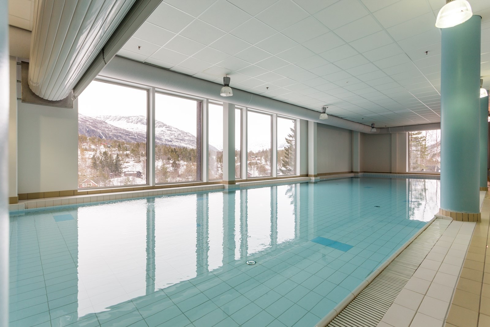 Felles svømmebasseng. Galleribilde