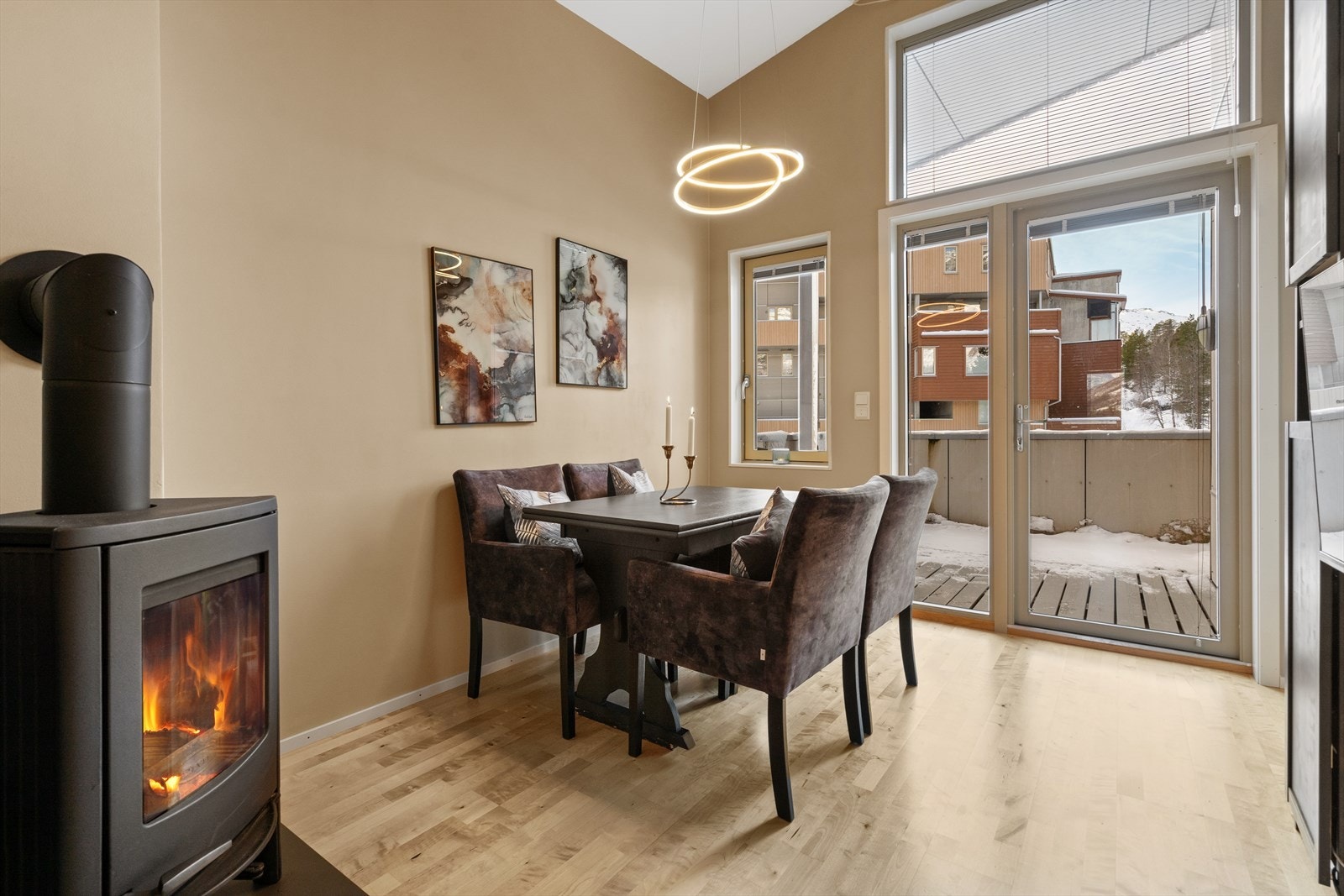 En lekker og familievennlig fritidsleilighet på Seljestad i populære Solfonn Family Resort, kun 10 minutters kjøring fra Røldal. Galleribilde