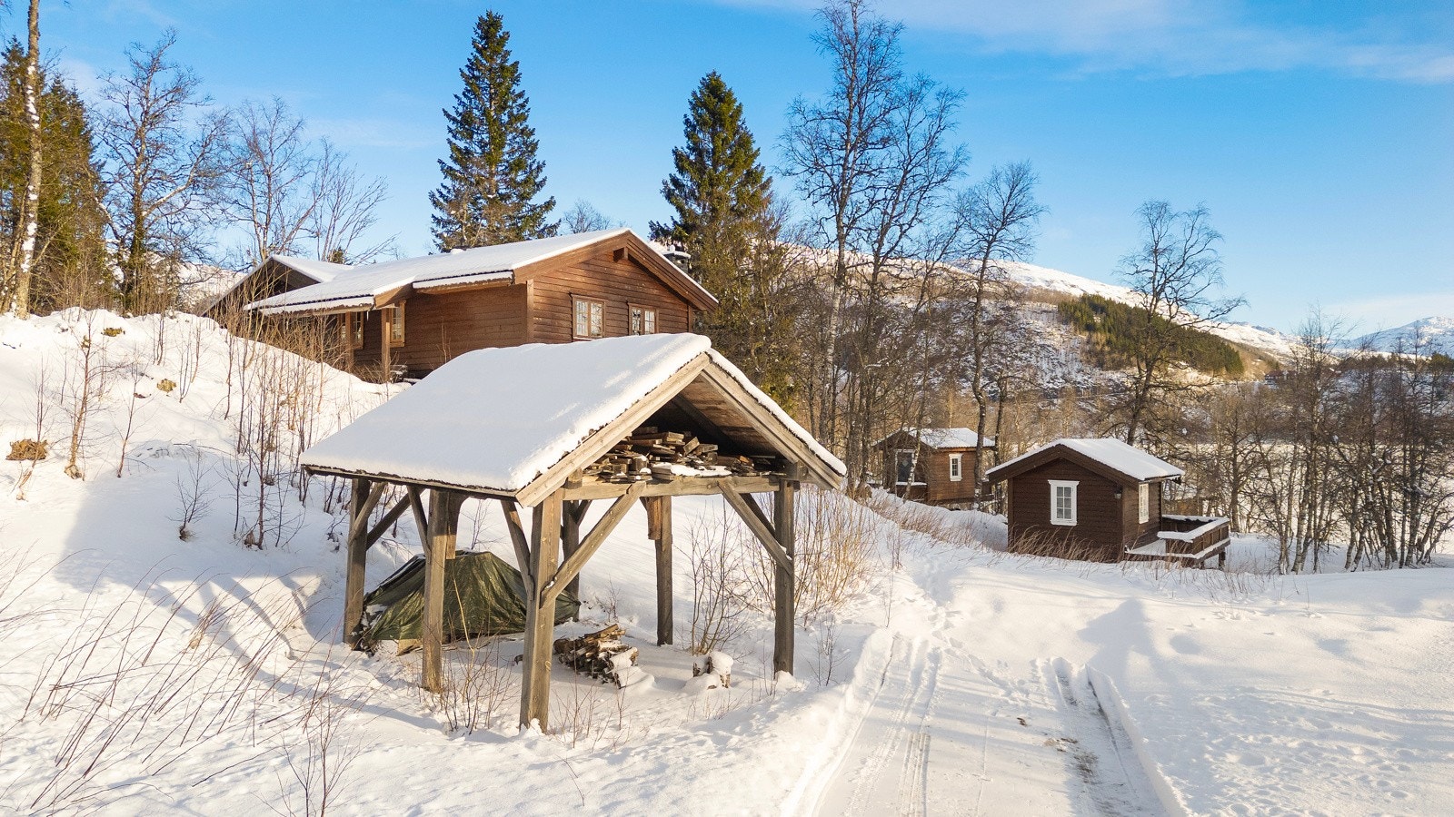 Få minutter å kjøre opp til Eikedalen skisenter samt fine turforhold like ved hytten Galleribilde