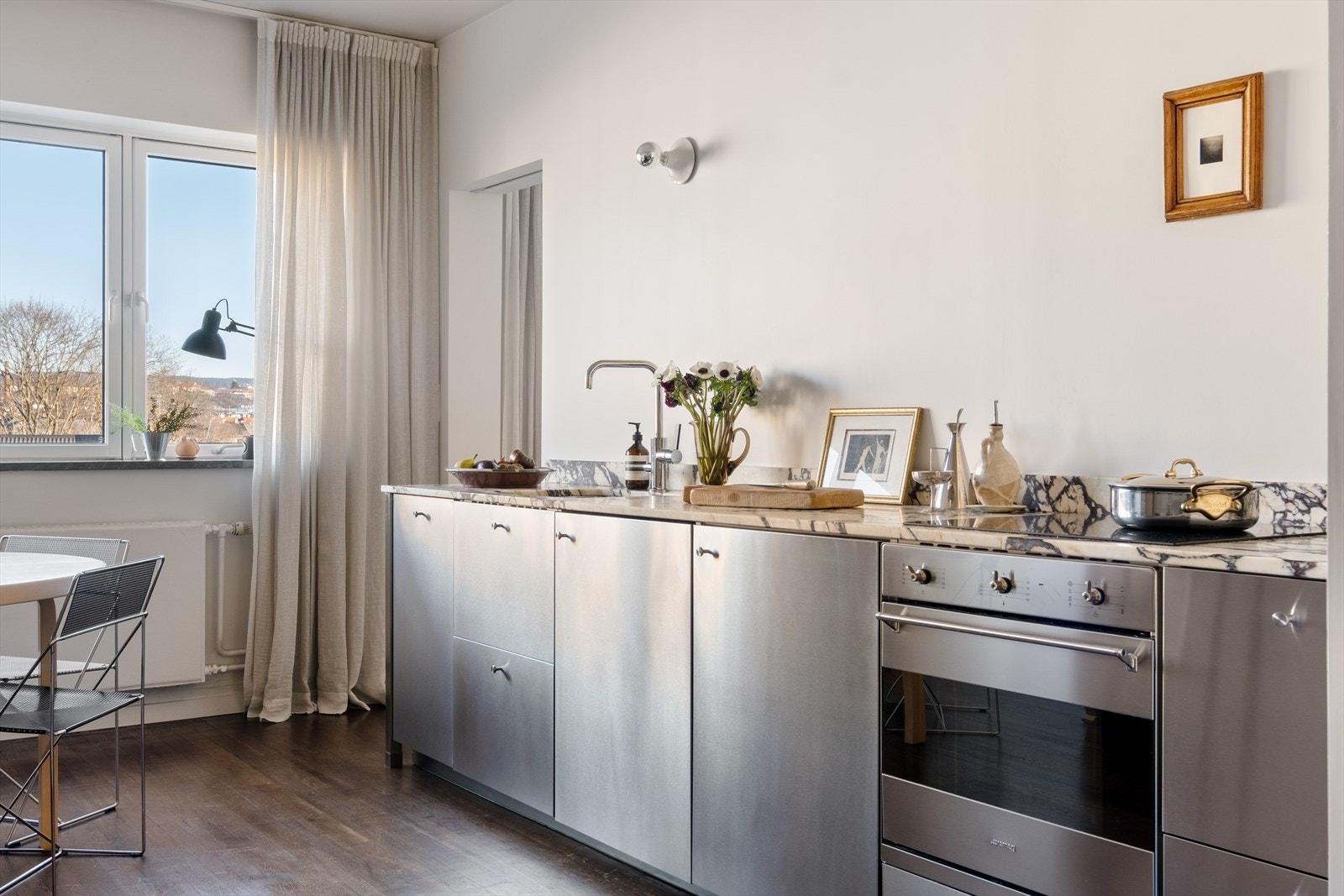 - Lave felleskostnader på kun 2.997,- pr mnd med varmtvann og fyring inkludert - Galleribilde