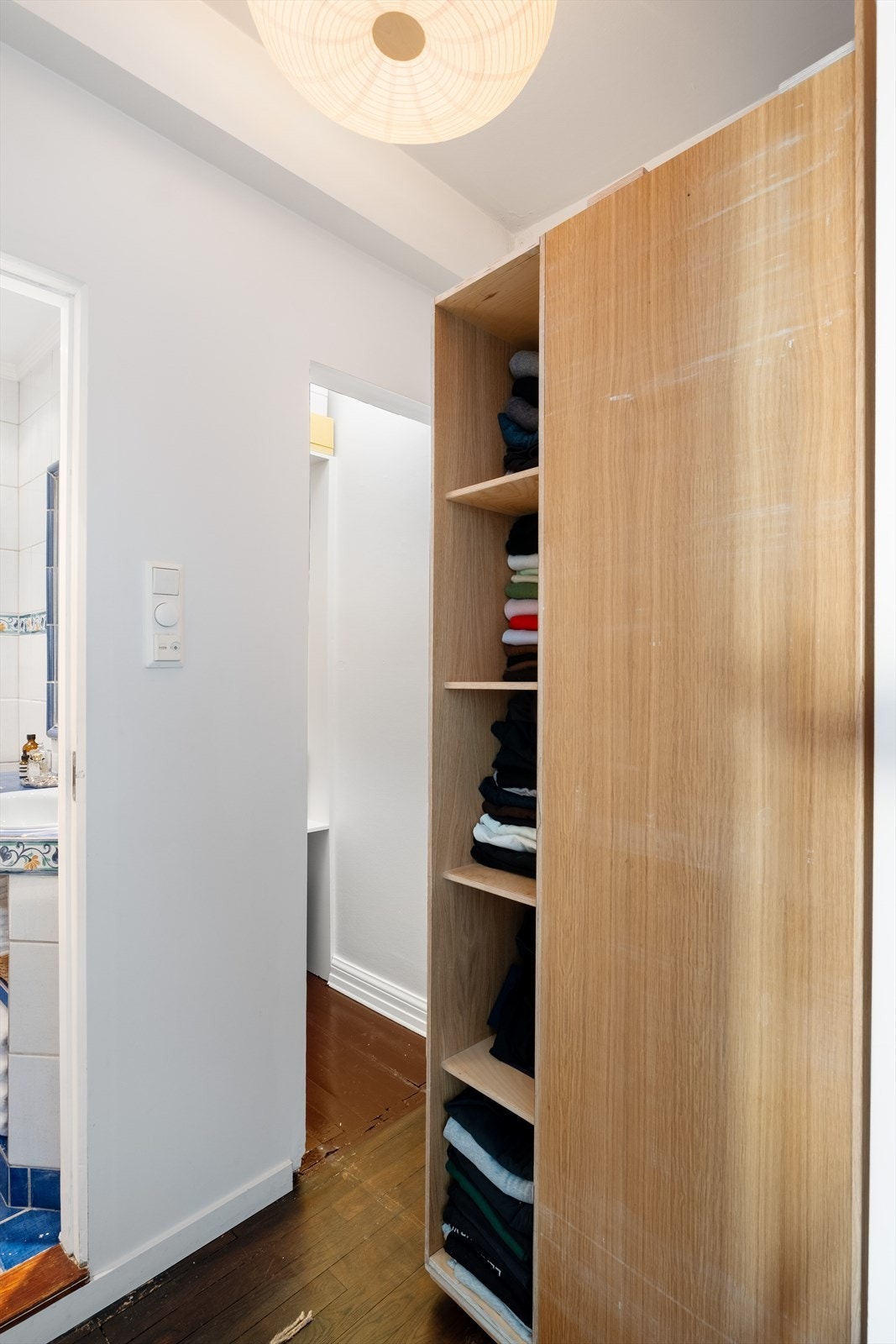 - Garderobeløsningen er uttrekkbar - Galleribilde