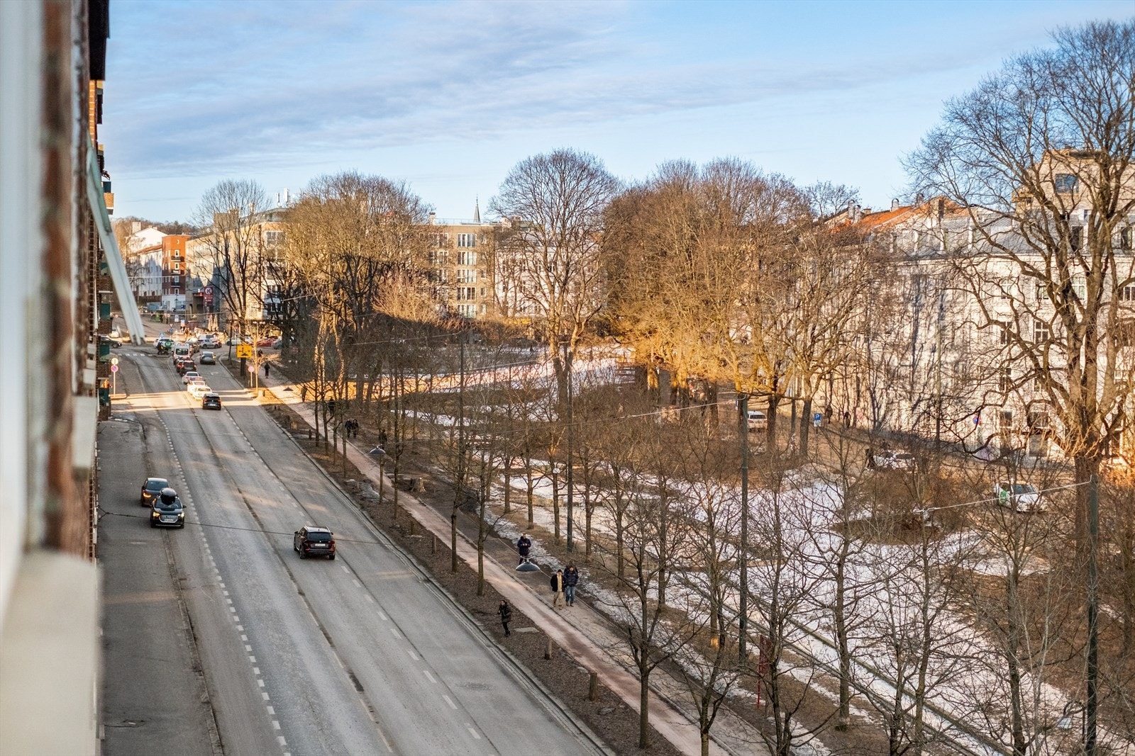 - Leiligheten har en meget sentral beliggenhet på St.Hanshaugen like ved Alexander Kiellands plass - Det er kort vei til servicefasiliteter og kollektivtransport - Galleribilde