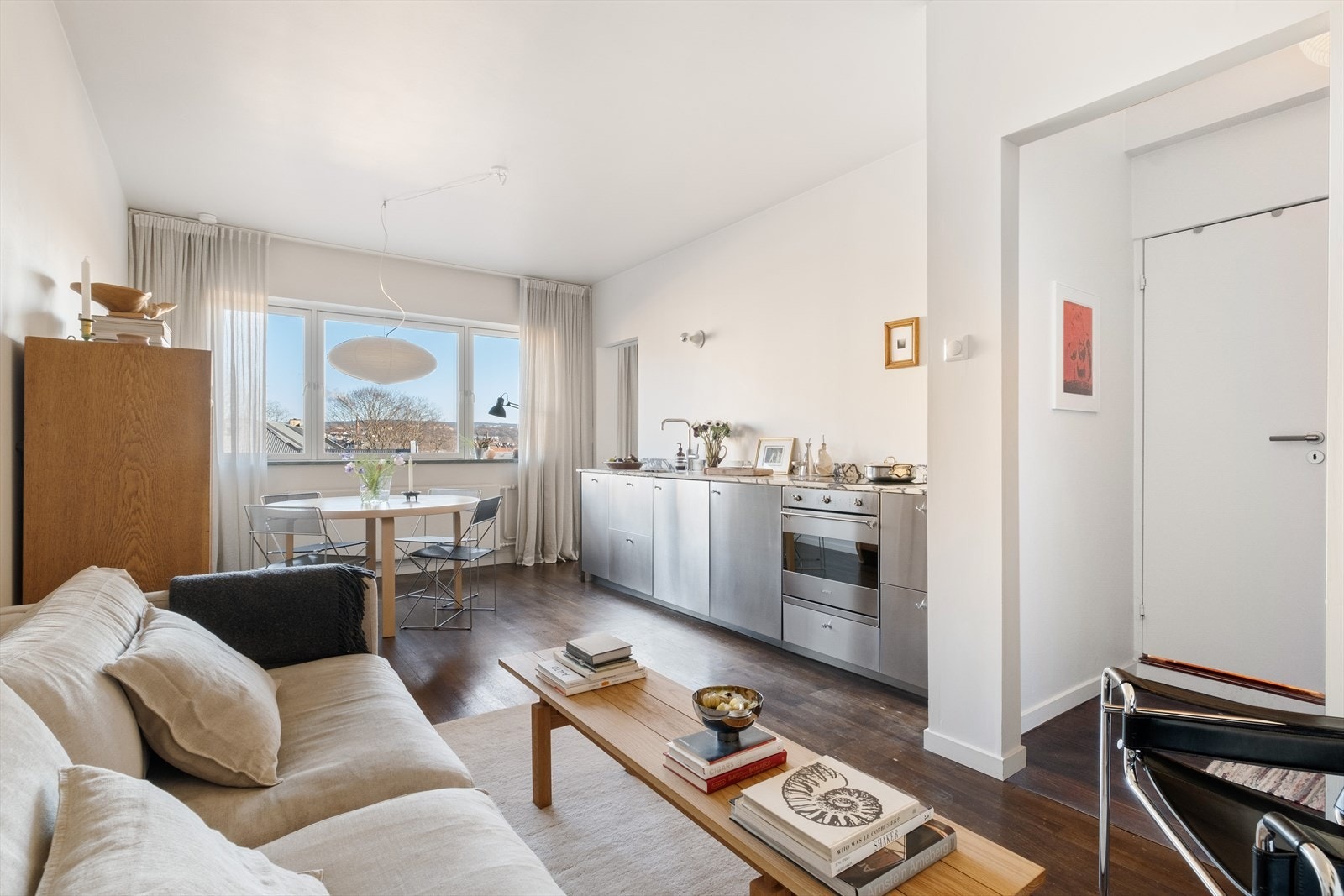 - Lekker kjøkkeninnredning fra 2021 med fronter i rustfritt stål Galleribilde